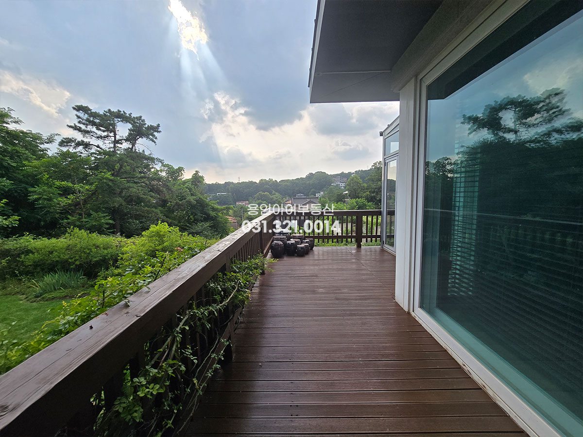 No.3941] 용인 동백 향린동산 전원주택, 전망좋고 경사거의없는 평지의 주택, 프라이빗한 입지, 썬룸, 넒은 지하룸, 도시가스, 철콘, 세대분리가능