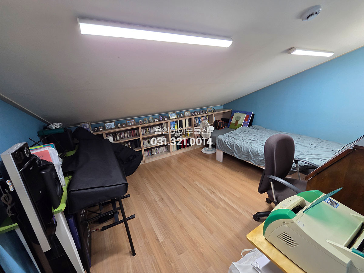 No.3879] 용인 호동 라움빌리지 전원주택, 앞뒤 모두 관리잘된 완성도 높은 전원주택, 도심인근 숲세권, 벙커2대가능, 태양광, 썬룸, 지열보일러까지 갖춘 주택