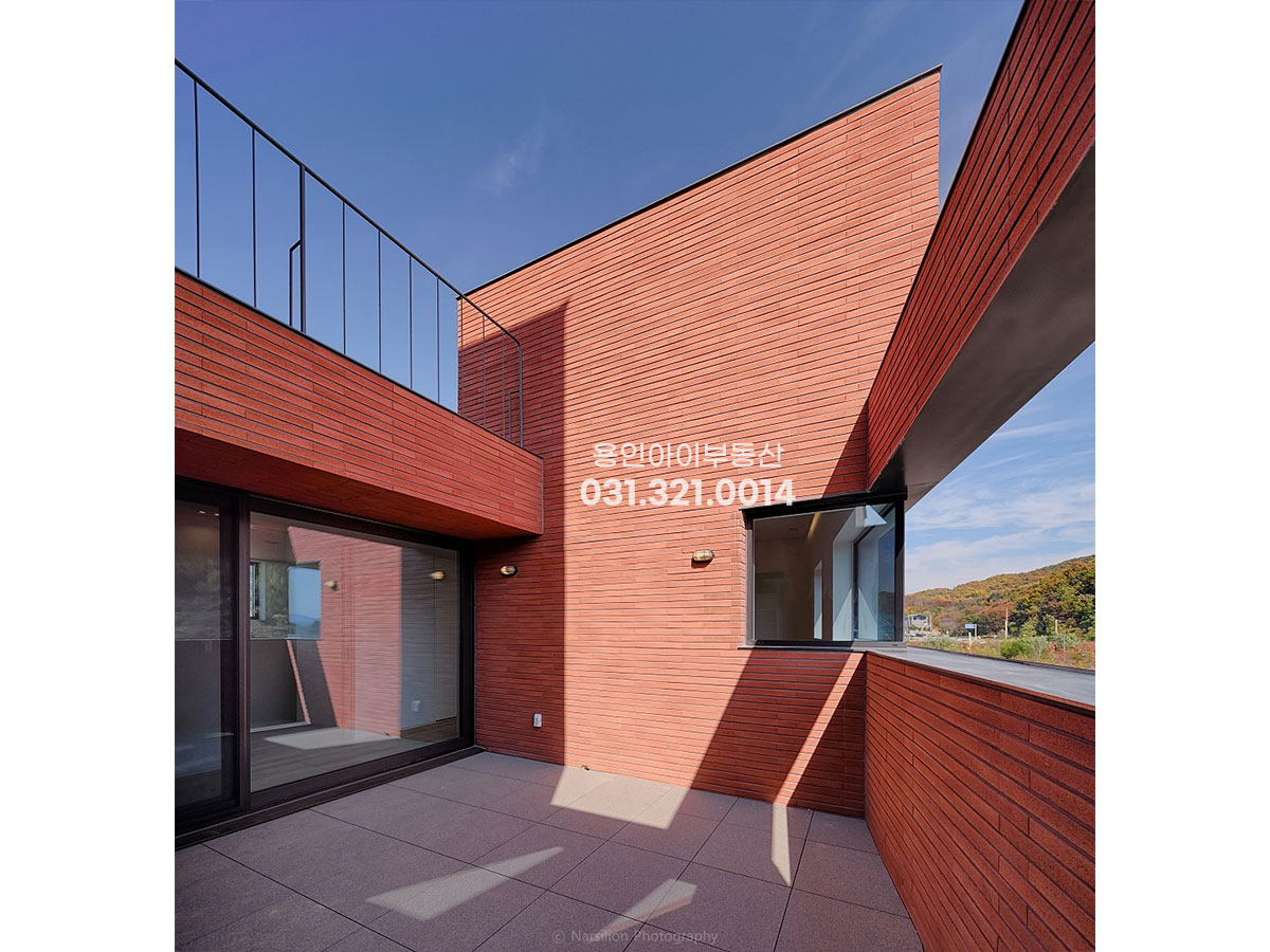 No.3855] 이천 마장면 오천리 마장택지지구내 2세대 거주 가능한 럭셔리 외관 주택, 방5개 주차3대, 2차선에 접, 생활인프라까지 좋은 집