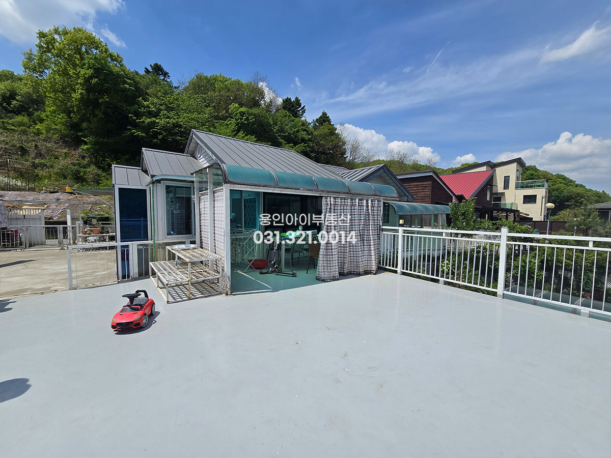 No.3904] 용인전원주택 양지 송문리 비밀의정원, 넓은 데크 단층전원주택, 벙커, 별채, 창고, 농업용/일반용 전기 사용가능