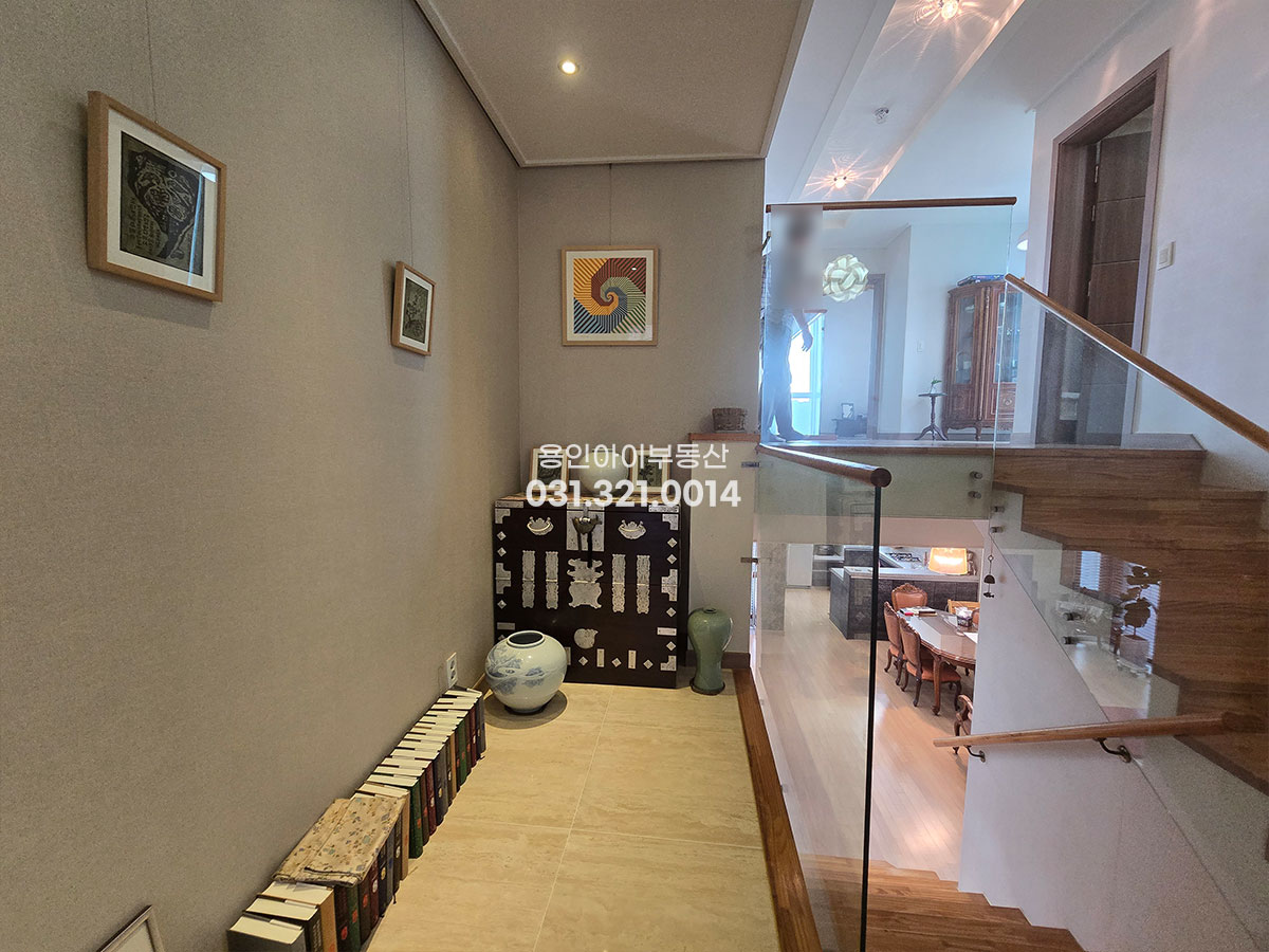 No.3941] 용인 동백 향린동산 전원주택, 전망좋고 경사거의없는 평지의 주택, 프라이빗한 입지, 썬룸, 넒은 지하룸, 도시가스, 철콘, 세대분리가능