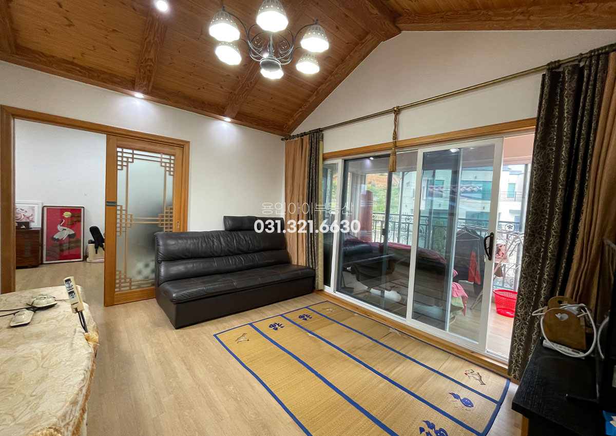 No. 5109] 용인 마평동 금계마을 전원주택, 생활인프라 좋은 숲세권 단지, 도시가스·태양광 설치, 정원으로 활용 가능한 전 포함, 버스정류장 도보 2분