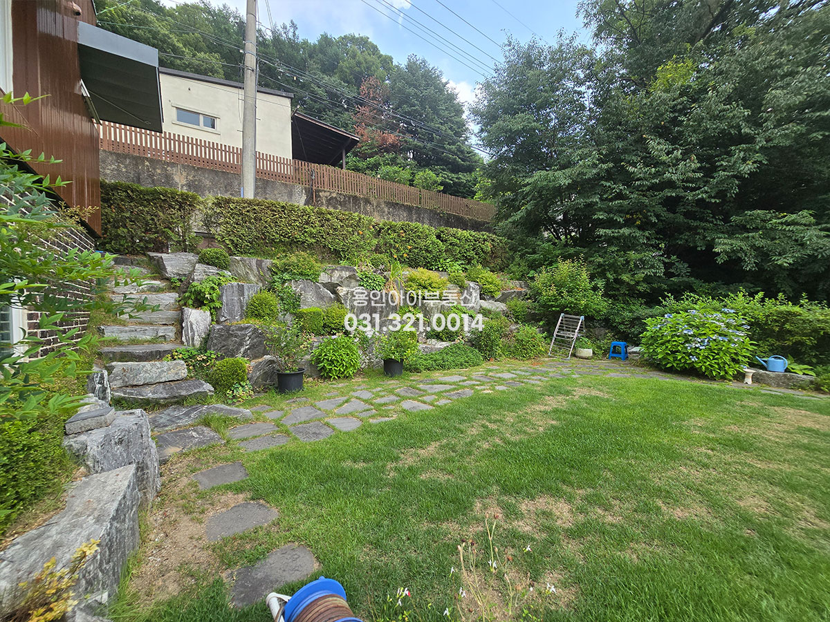 No.3941] 용인 동백 향린동산 전원주택, 전망좋고 경사거의없는 평지의 주택, 프라이빗한 입지, 썬룸, 넒은 지하룸, 도시가스, 철콘, 세대분리가능