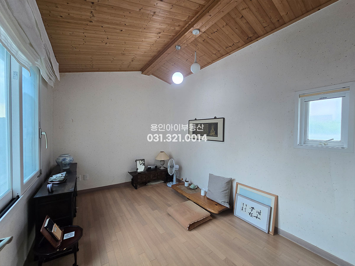 No.3941] 용인 동백 향린동산 전원주택, 전망좋고 경사거의없는 평지의 주택, 프라이빗한 입지, 썬룸, 넒은 지하룸, 도시가스, 철콘, 세대분리가능
