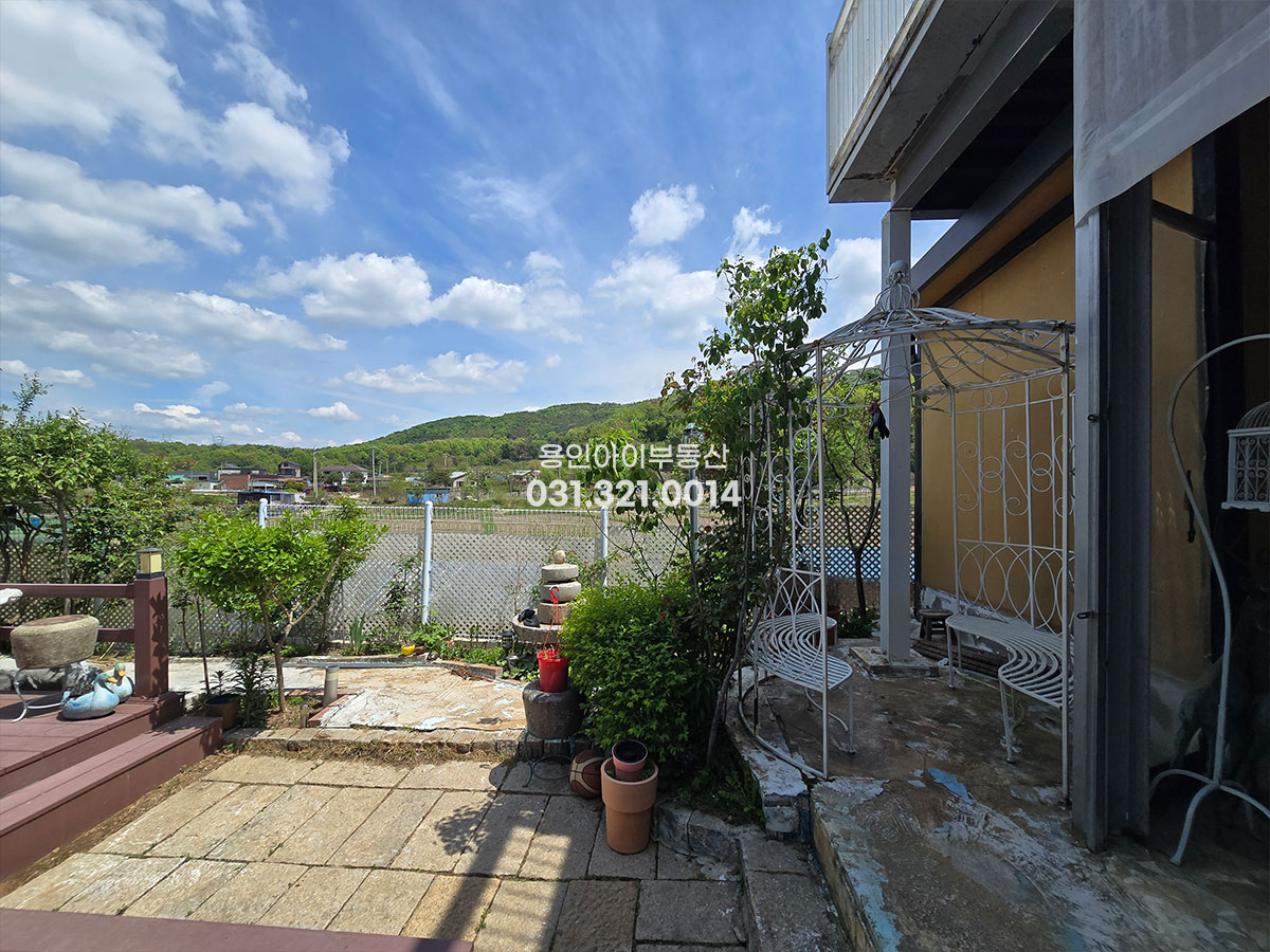 No.3904] 용인전원주택 양지 송문리 비밀의정원, 넓은 데크 단층전원주택, 벙커, 별채, 창고, 농업용/일반용 전기 사용가능
