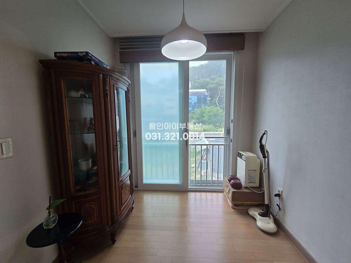 No.3941] 용인 동백 향린동산 전원주택, 전망좋고 경사거의없는 평지의 주택, 프라이빗한 입지, 썬룸, 넒은 지하룸, 도시가스, 철콘, 세대분리가능