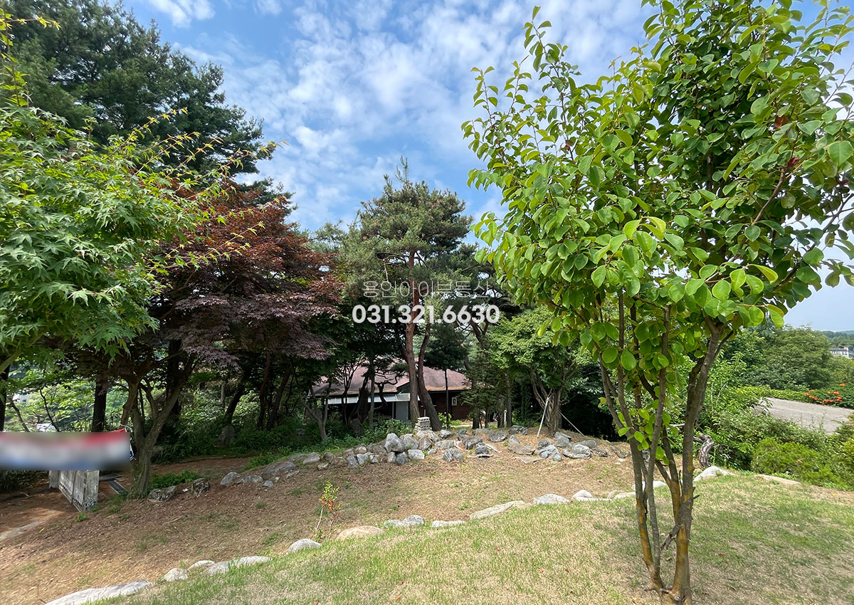 No.5107] 용인 기흥구 동백동 향린동산 고급 전원주택, 남향 대형 정원 보유, 추가 건축 가능한 300평 부지, 초급매 희소 매물