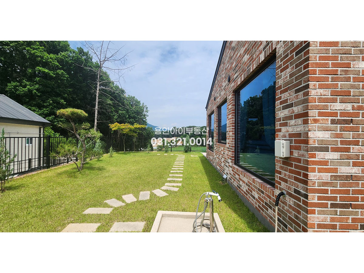 No.3920] 용인 백암 가창리 세시봉 전원주택 단지 신축급주택, 태양광, 전기차충전기, 주차4대가능, 예쁜정원, 벽돌집전원주택