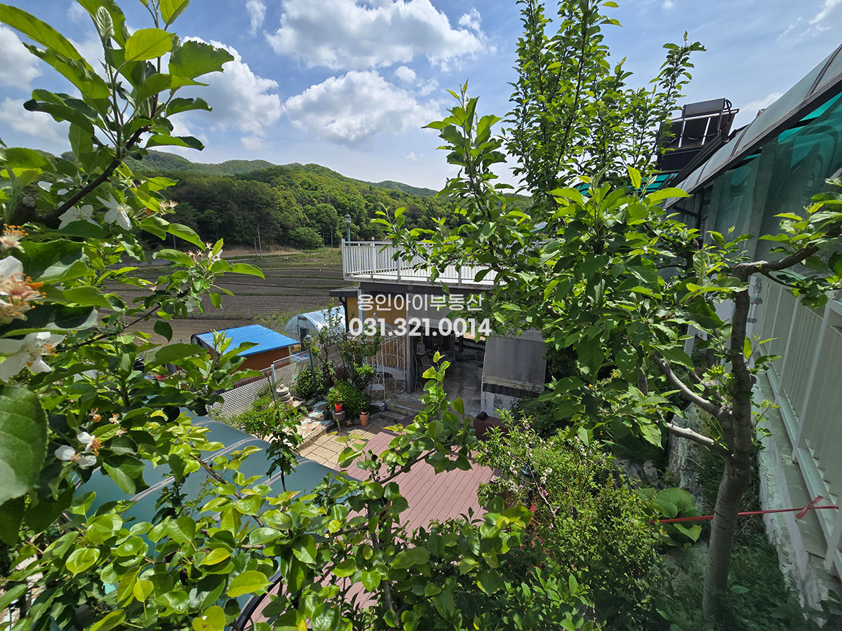 No.3904] 용인전원주택 양지 송문리 비밀의정원, 넓은 데크 단층전원주택, 벙커, 별채, 창고, 농업용/일반용 전기 사용가능