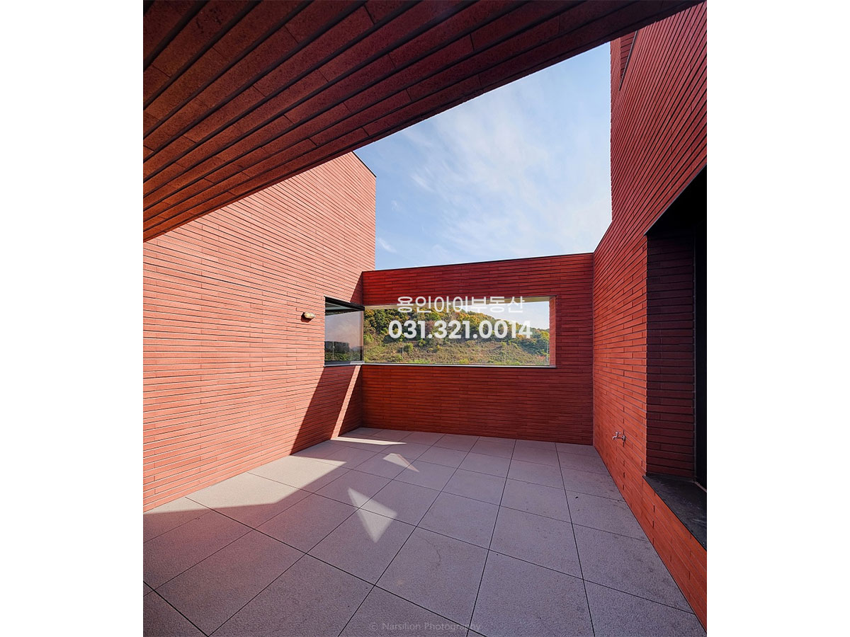 No.3855] 이천 마장면 오천리 마장택지지구내 2세대 거주 가능한 럭셔리 외관 주택, 방5개 주차3대, 2차선에 접, 생활인프라까지 좋은 집
