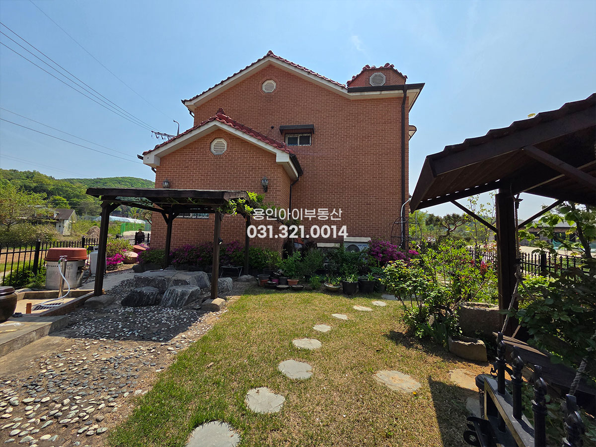 No.3900] 용인전원주택 양지 송문리 대가족 거주가능한 방5개 넉넉한 철콘 전원주택, 햇살좋고 잘 가꿔진 정겨운집, 심야전기, 잘가꿔진 정원