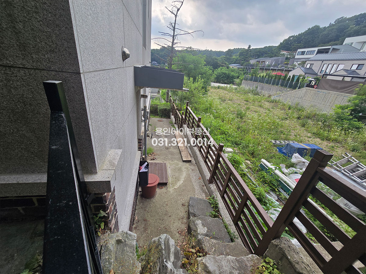No.3941] 용인 동백 향린동산 전원주택, 전망좋고 경사거의없는 평지의 주택, 프라이빗한 입지, 썬룸, 넒은 지하룸, 도시가스, 철콘, 세대분리가능