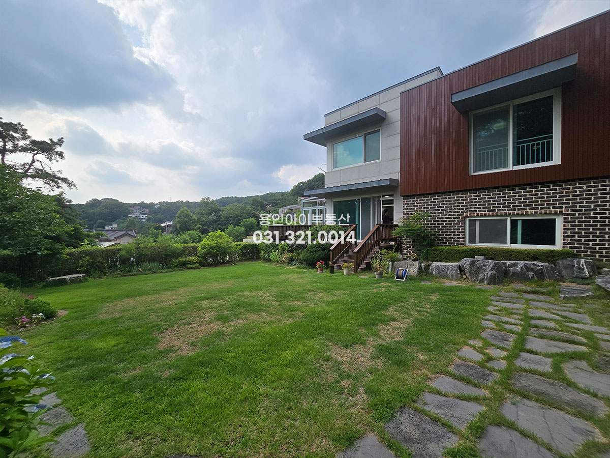 No.3941] 용인 동백 향린동산 전원주택, 전망좋고 경사거의없는 평지의 주택, 프라이빗한 입지, 썬룸, 넒은 지하룸, 도시가스, 철콘, 세대분리가능
