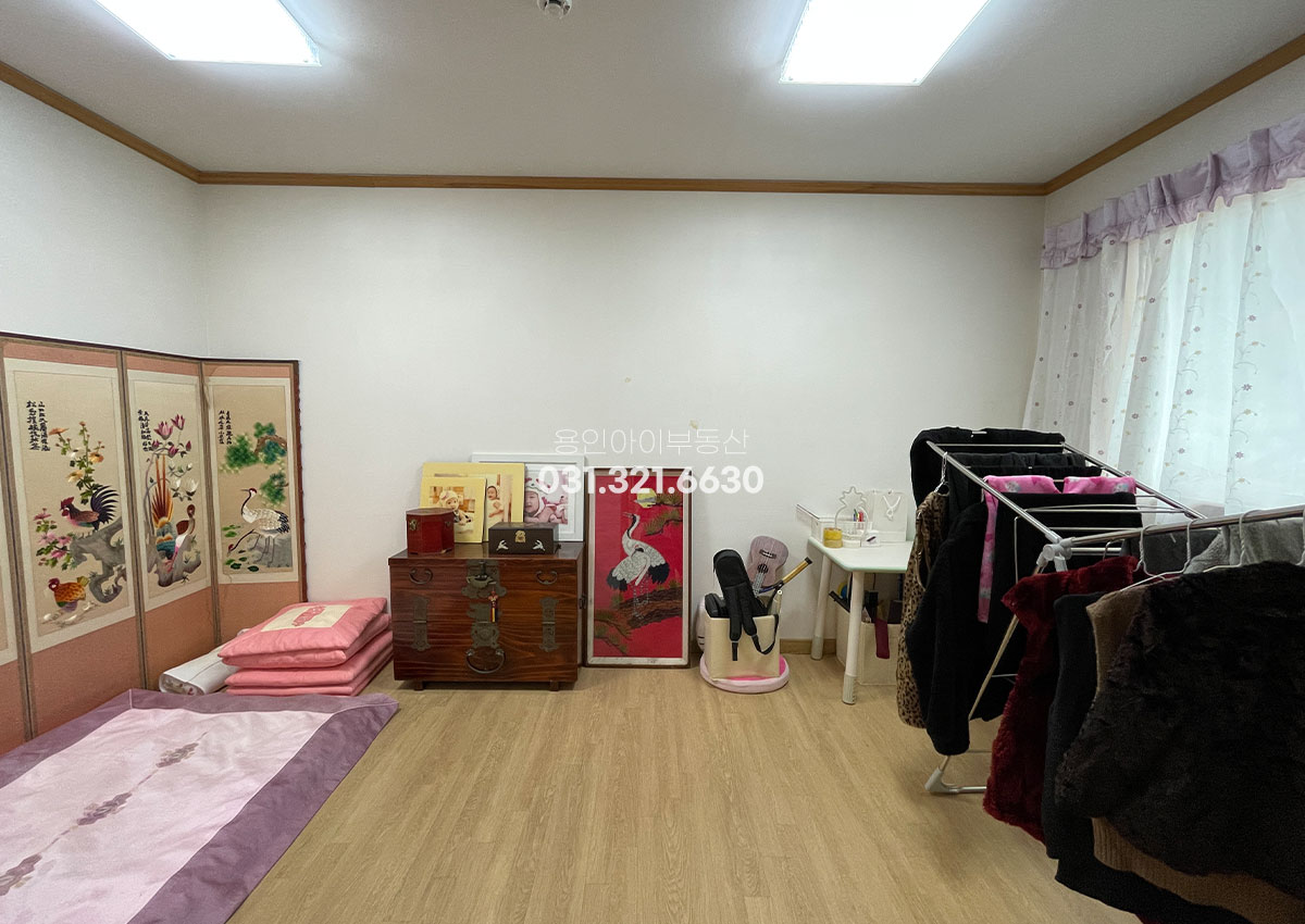 No. 5109] 용인 마평동 금계마을 전원주택, 생활인프라 좋은 숲세권 단지, 도시가스·태양광 설치, 정원으로 활용 가능한 전 포함, 버스정류장 도보 2분