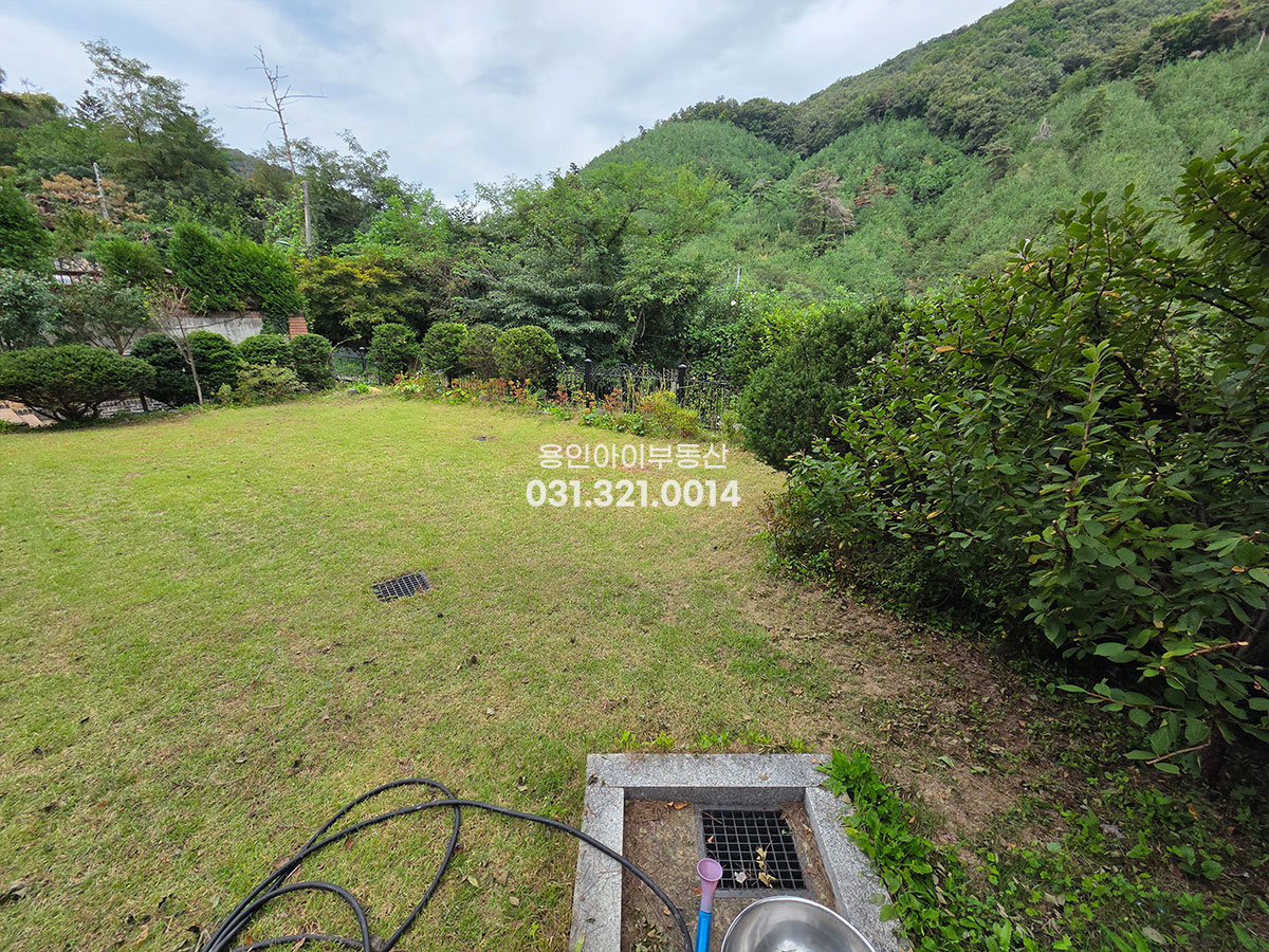 No.3984] 용인 양지 추계리 철콘전원주택, 강원도같은 프라이빗한 전망, 벙커2대, 넓은 데크와 정원, 지열보일러로 관리편한 주택