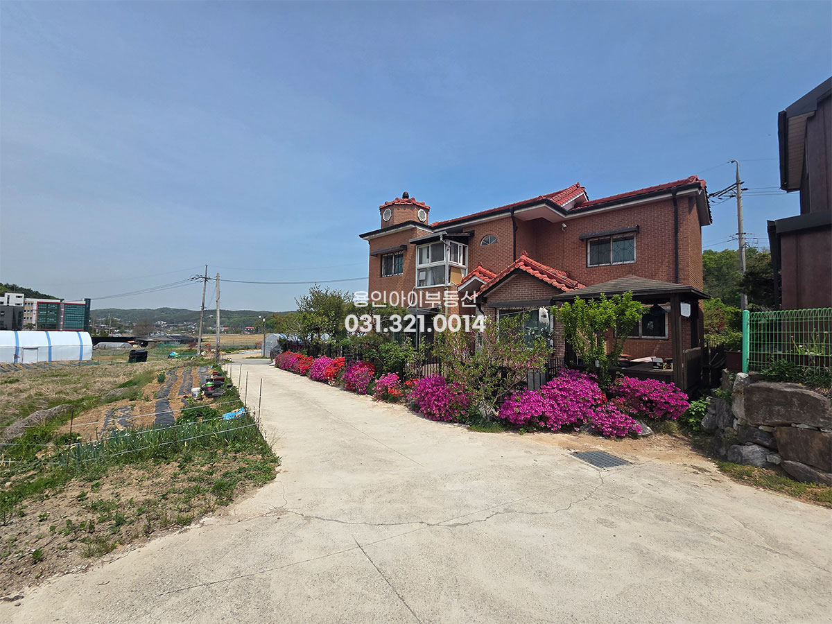 No.3900] 용인전원주택 양지 송문리 대가족 거주가능한 방5개 넉넉한 철콘 전원주택, 햇살좋고 잘 가꿔진 정겨운집, 심야전기, 잘가꿔진 정원