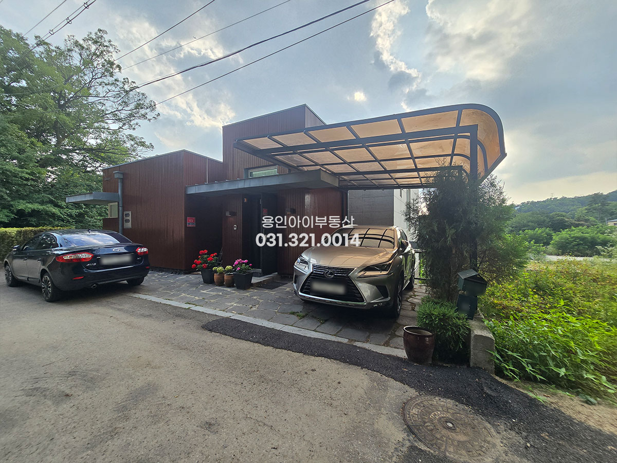 No.3941] 용인 동백 향린동산 전원주택, 전망좋고 경사거의없는 평지의 주택, 프라이빗한 입지, 썬룸, 넒은 지하룸, 도시가스, 철콘, 세대분리가능