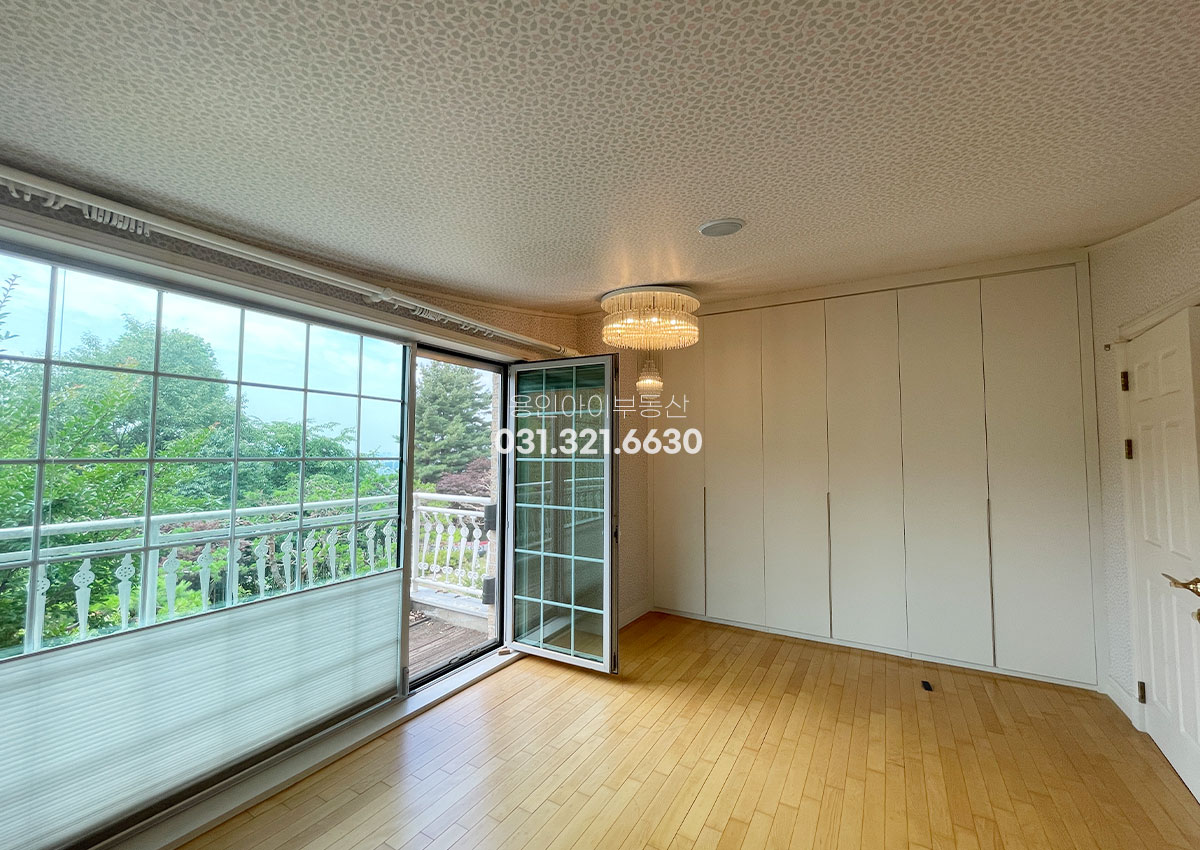 No.5107] 용인 기흥구 동백동 향린동산 고급 전원주택, 남향 대형 정원 보유, 추가 건축 가능한 300평 부지, 초급매 희소 매물