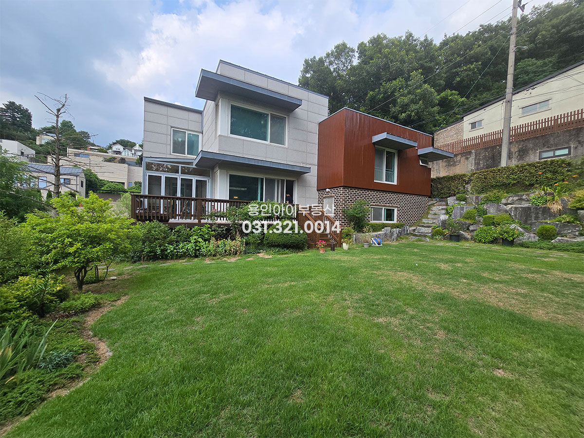 No.3941] 용인 동백 향린동산 전원주택, 전망좋고 경사거의없는 평지의 주택, 프라이빗한 입지, 썬룸, 넒은 지하룸, 도시가스, 철콘, 세대분리가능