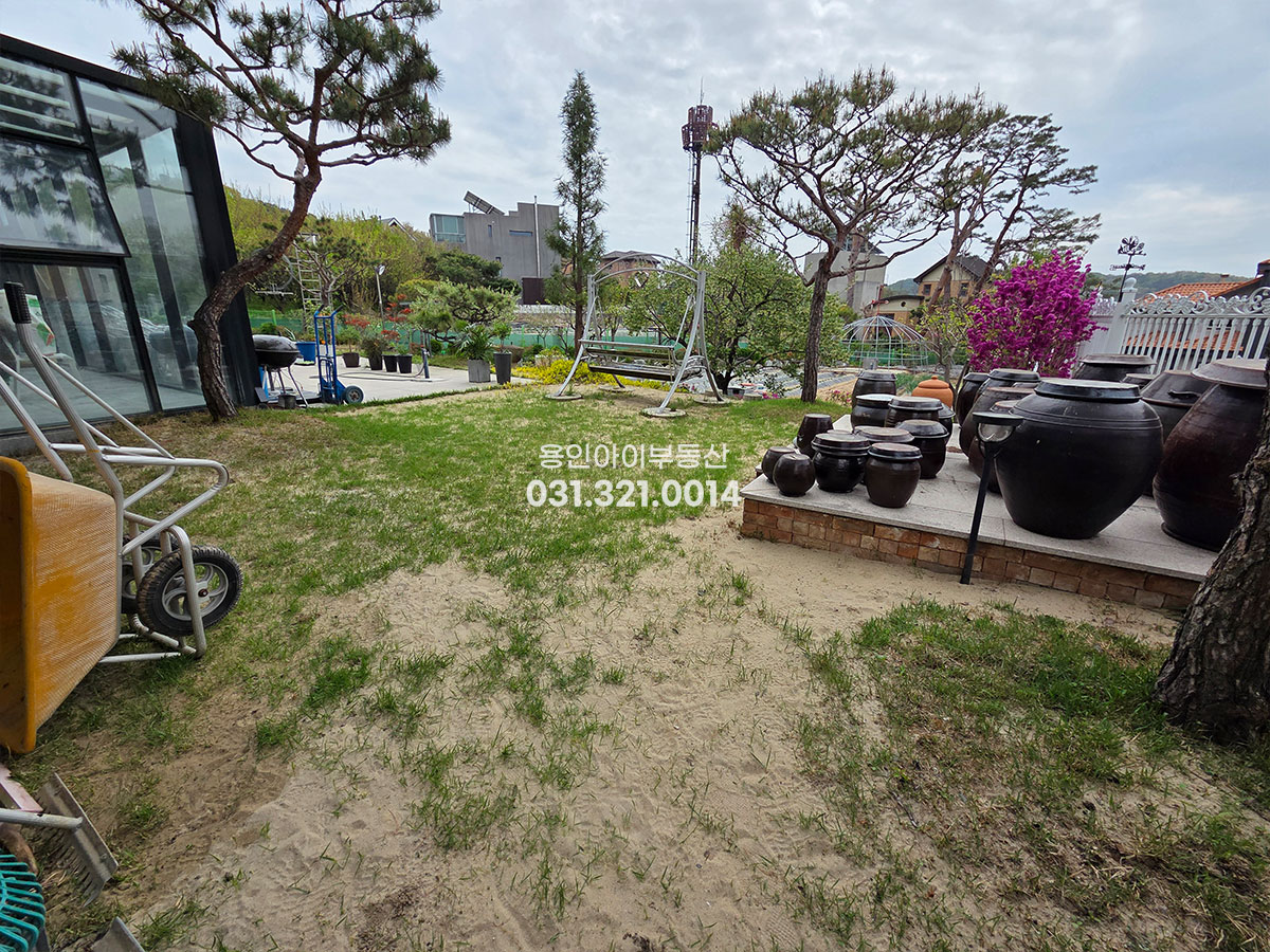 No.3899] 용인 기흥 하갈동 고급주택단지내 434평 대저택, 기흥호수공원 뷰, 태양광 완비, 주차5대 가능, 도시가스, 철콘을 직접지은 고급주택