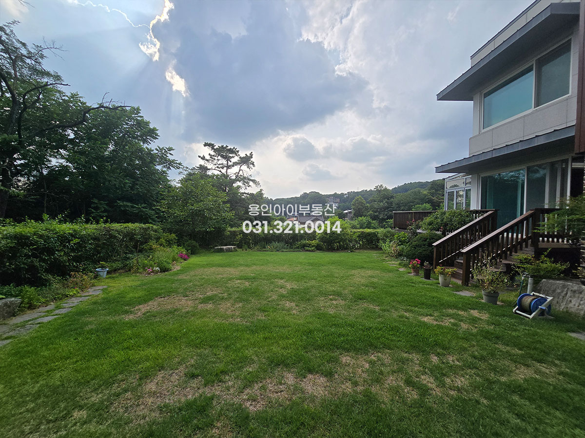 No.3941] 용인 동백 향린동산 전원주택, 전망좋고 경사거의없는 평지의 주택, 프라이빗한 입지, 썬룸, 넒은 지하룸, 도시가스, 철콘, 세대분리가능
