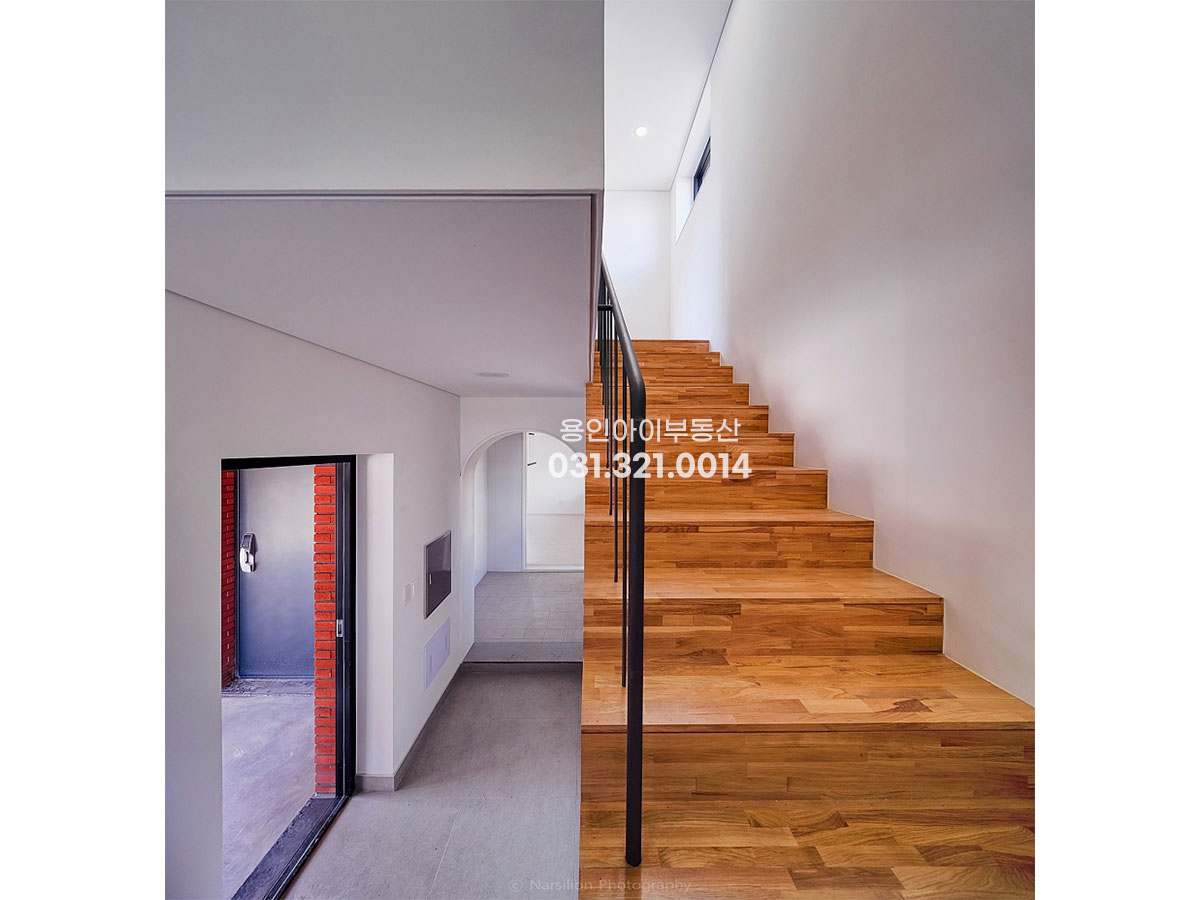 No.3855] 이천 마장면 오천리 마장택지지구내 2세대 거주 가능한 럭셔리 외관 주택, 방5개 주차3대, 2차선에 접, 생활인프라까지 좋은 집