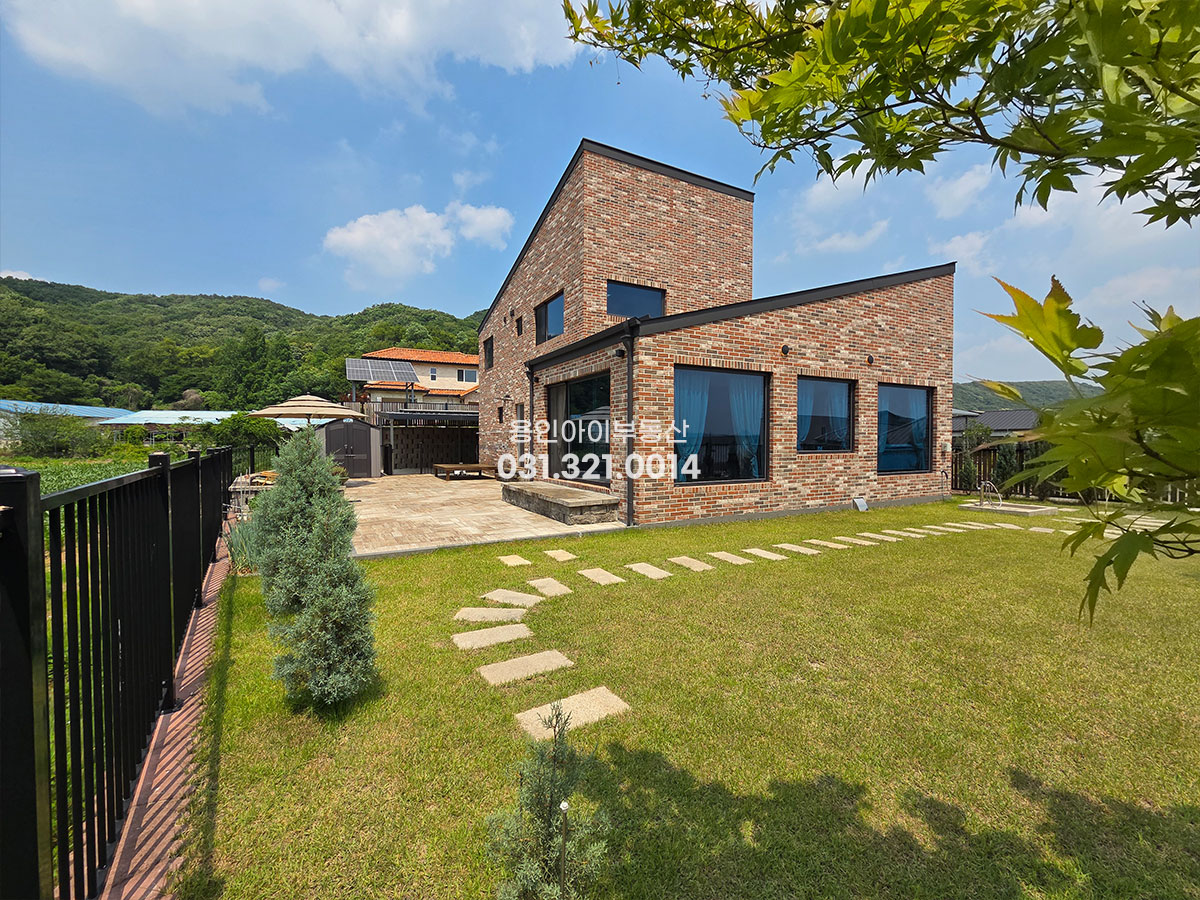 No.3920] 용인 백암 가창리 세시봉 전원주택 단지 신축급주택, 태양광 6kw, 주차4대가능, 예쁜정원, 벽돌집전원주택
