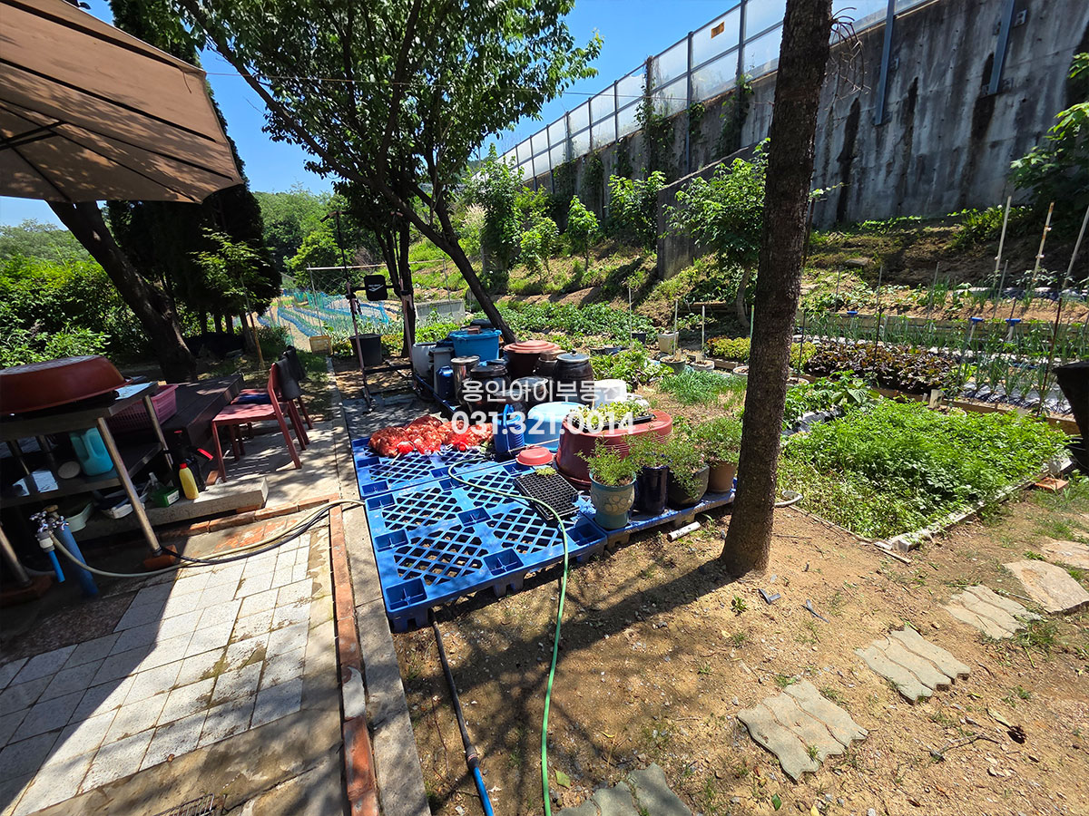 No.3921] 용인 양지 제일리 양지IC 초인근 전원주택, 도시가스, 조용한환경, 잘 가꿔진 정원과 넓은 텃밭있는 주택