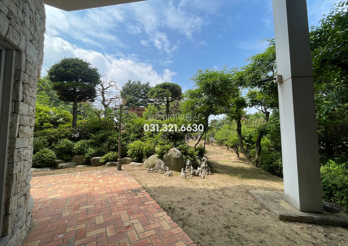 No.5107] 용인 기흥구 동백동 향린동산 고급 전원주택, 남향 대형 정원 보유, 추가 건축 가능한 300평 부지, 초급매 희소 매물