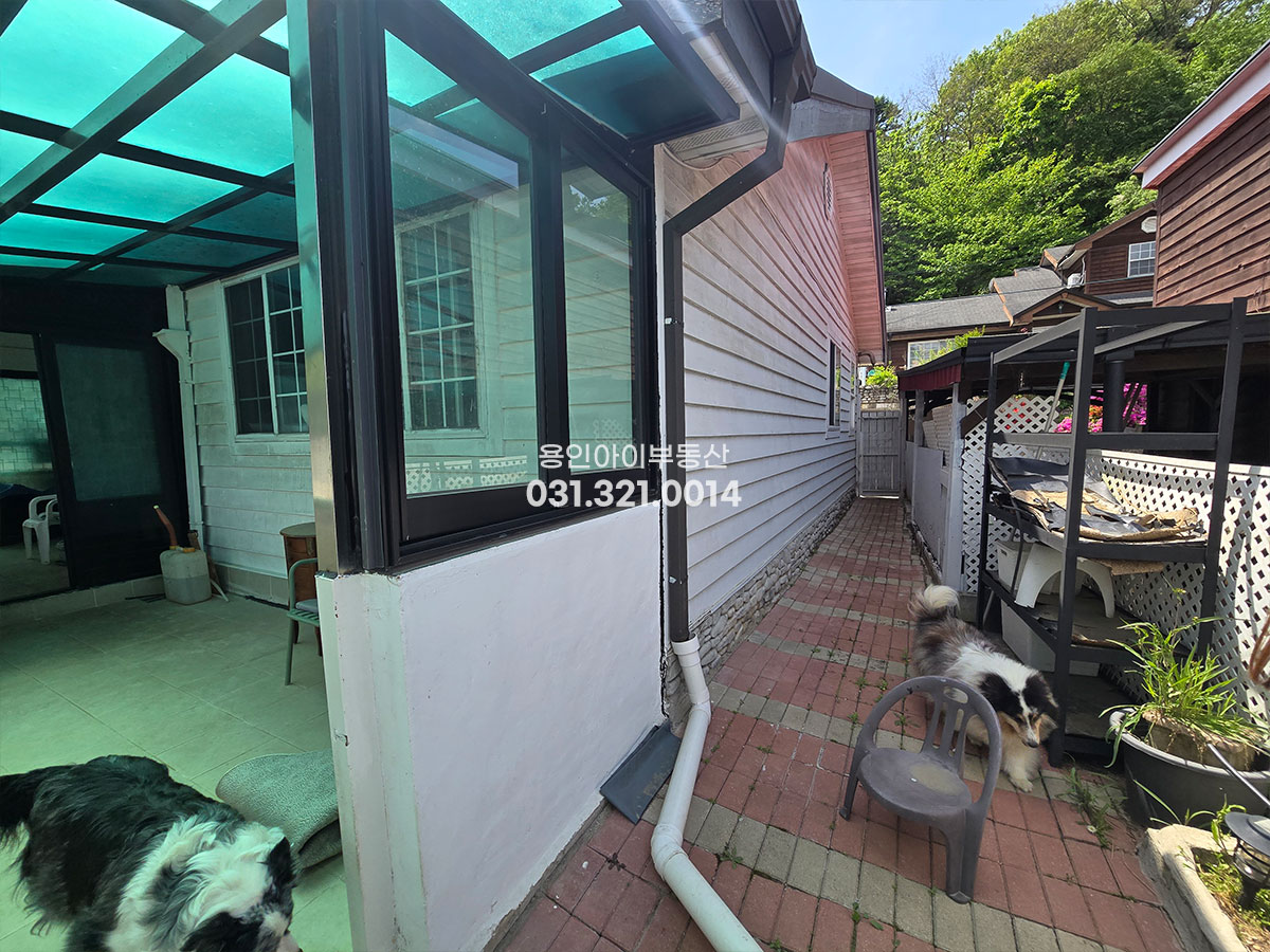 No.3904] 용인전원주택 양지 송문리 비밀의정원, 넓은 데크 단층전원주택, 벙커, 별채, 창고, 농업용/일반용 전기 사용가능