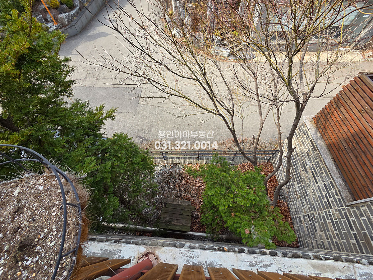 No.3879] 용인 호동 라움빌리지 전원주택, 앞뒤 모두 관리잘된 완성도 높은 전원주택, 도심인근 숲세권, 벙커2대가능, 태양광, 썬룸, 지열보일러까지 갖춘 주택