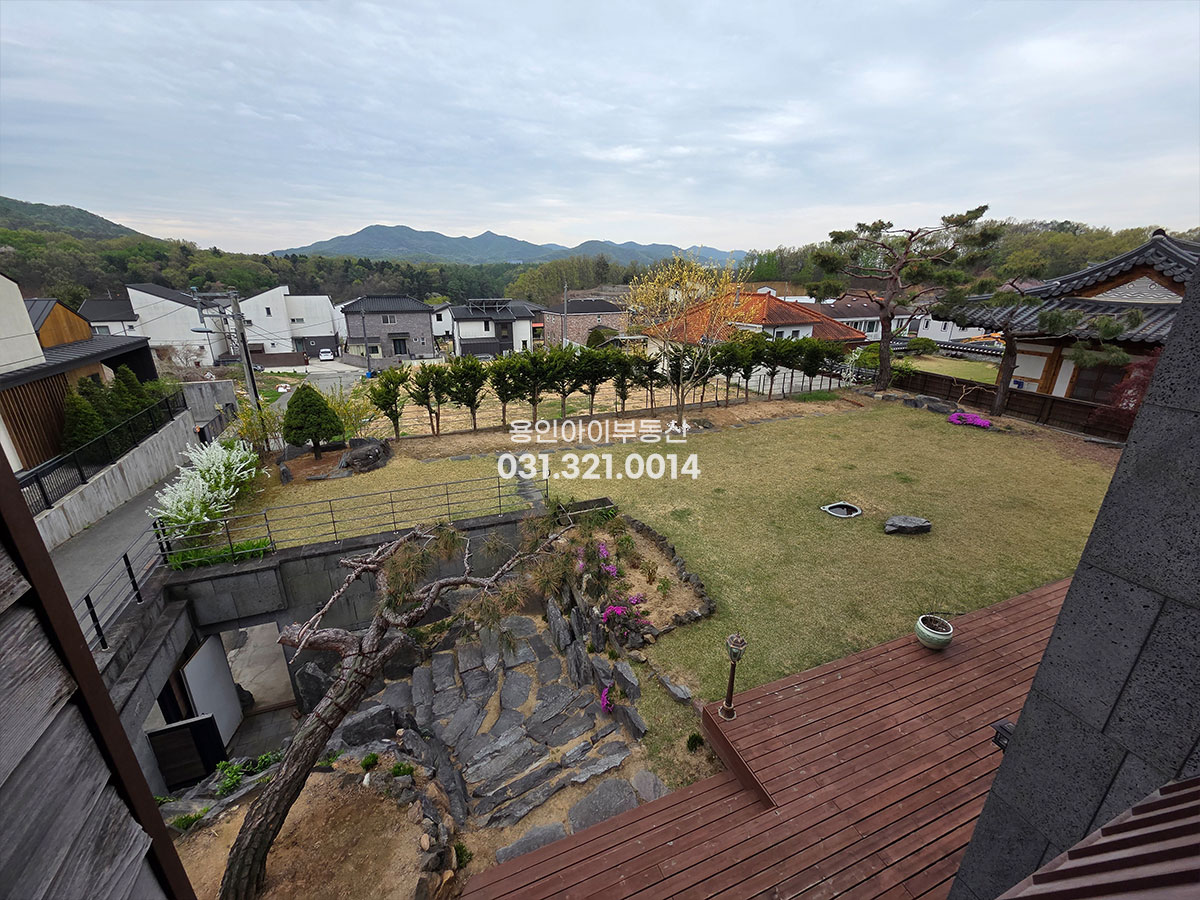No.3898] 용인 양지전원주택 새실마을 전망탁트인 힐링 철콘주택, 고급자재, 멋진 정원, 양지IC 5분, 태양광 태양열 벙커주차 모두 갖춘집