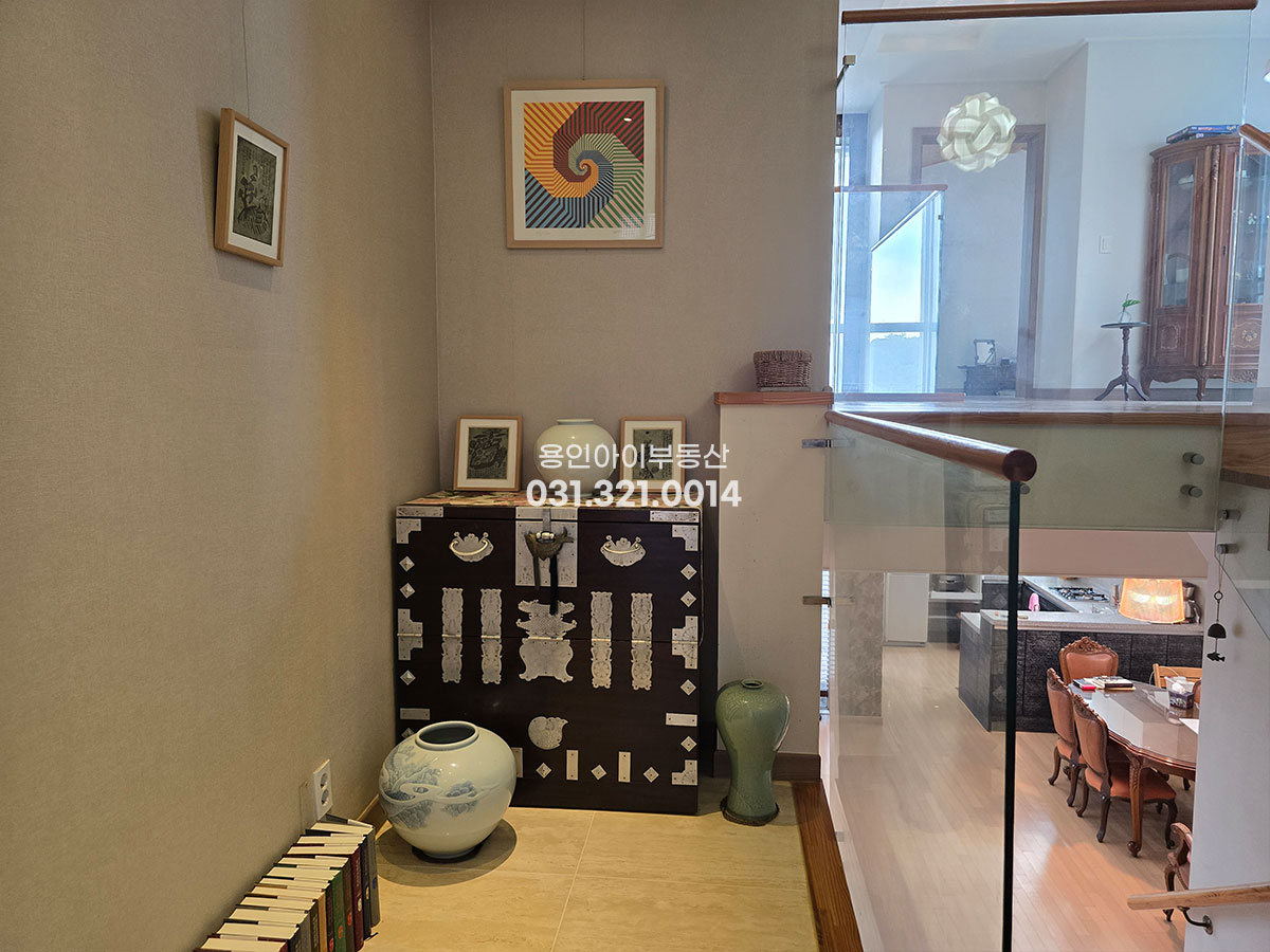 No.3941] 용인 동백 향린동산 전원주택, 전망좋고 경사거의없는 평지의 주택, 프라이빗한 입지, 썬룸, 넒은 지하룸, 도시가스, 철콘, 세대분리가능