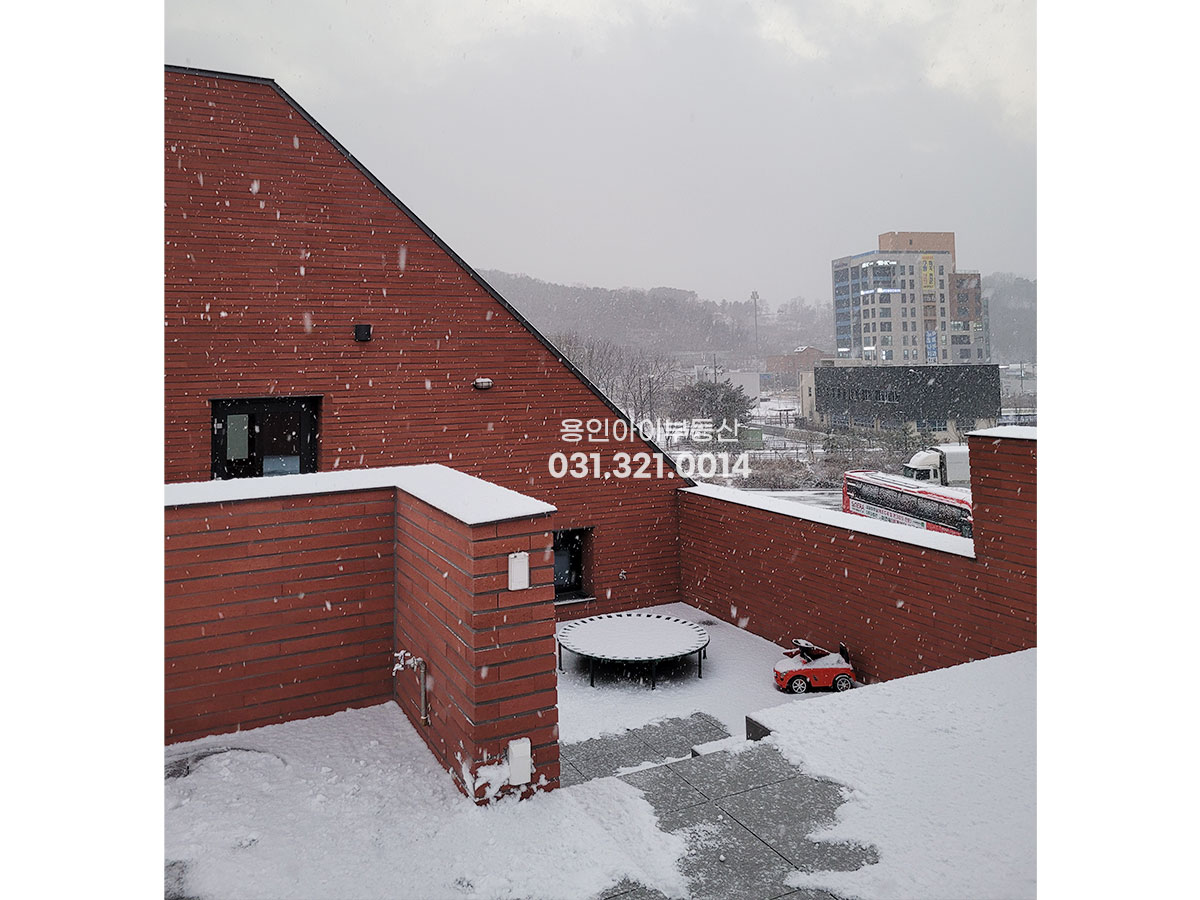 No.3855] 이천 마장면 오천리 마장택지지구내 2세대 거주 가능한 럭셔리 외관 주택, 방5개 주차3대, 2차선에 접, 생활인프라까지 좋은 집