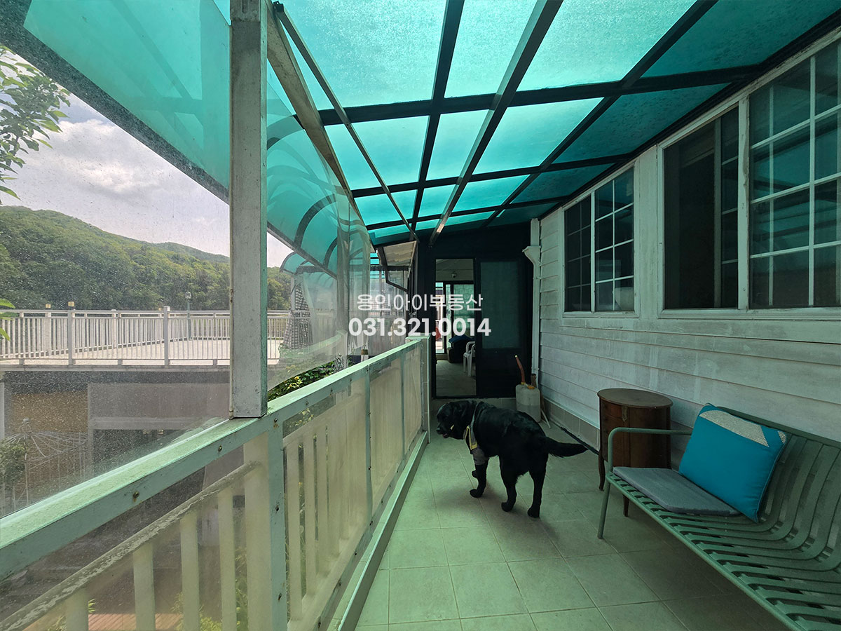 No.3904] 용인전원주택 양지 송문리 비밀의정원, 넓은 데크 단층전원주택, 벙커, 별채, 창고, 농업용/일반용 전기 사용가능