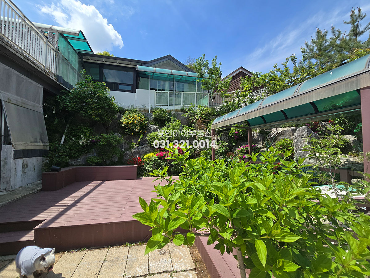 No.3904] 용인전원주택 양지 송문리 비밀의정원, 넓은 데크 단층전원주택, 벙커, 별채, 창고, 농업용/일반용 전기 사용가능