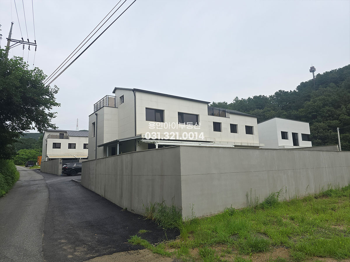 No.3964] 용인전원주택 이동읍 서리 전망과 프라이빗함을 갖춘 철콘 신축급 전원주택, 해솔리아CC인근, 용인시내10분, 시스템에어컨등 내부인터리어 좋아요~