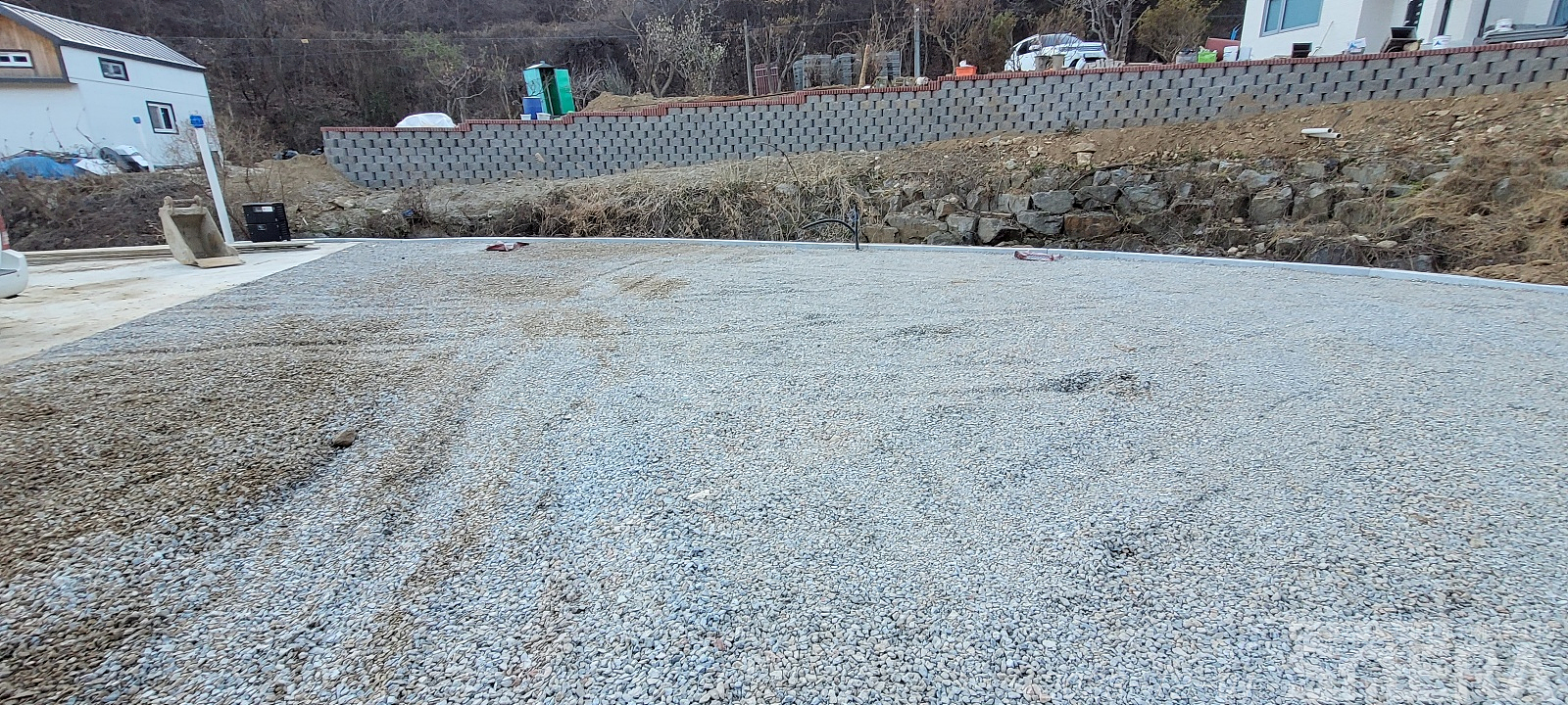 용인서리단독주택 (12/01) 집주변 정리 및 마당 잡석 타설과 다짐 작업 : 제주시 한림읍 근생시설