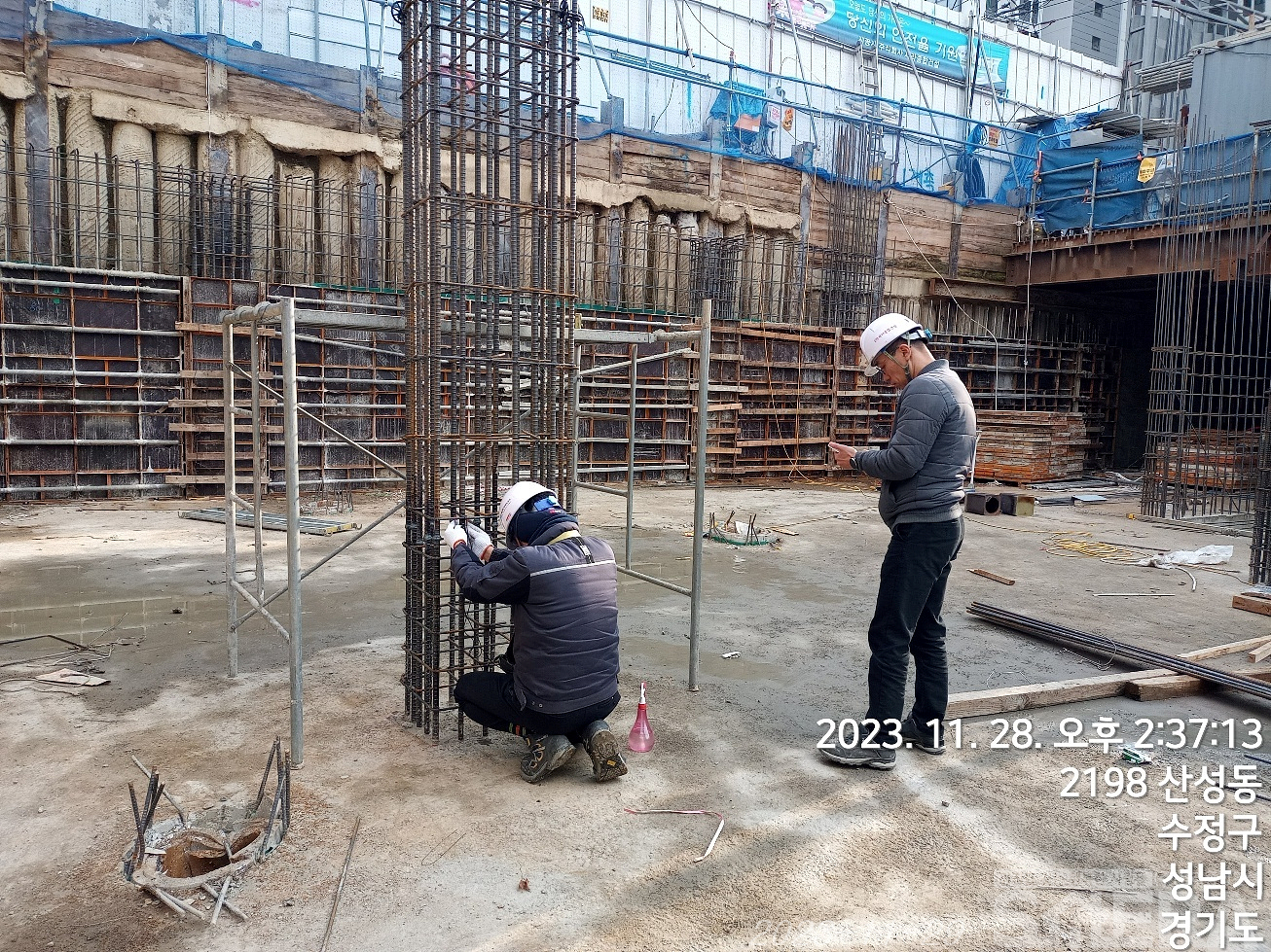 성남산성동근생시설 (11/28) 지하2층 천정 슬라브 거푸집 해체,지하1층 옹벽등 철근인장 설치,옹벽등 미인장옹벽 배근부위 업접 ...