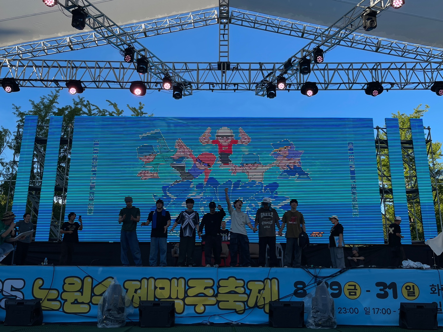 12108e283199b.jpg