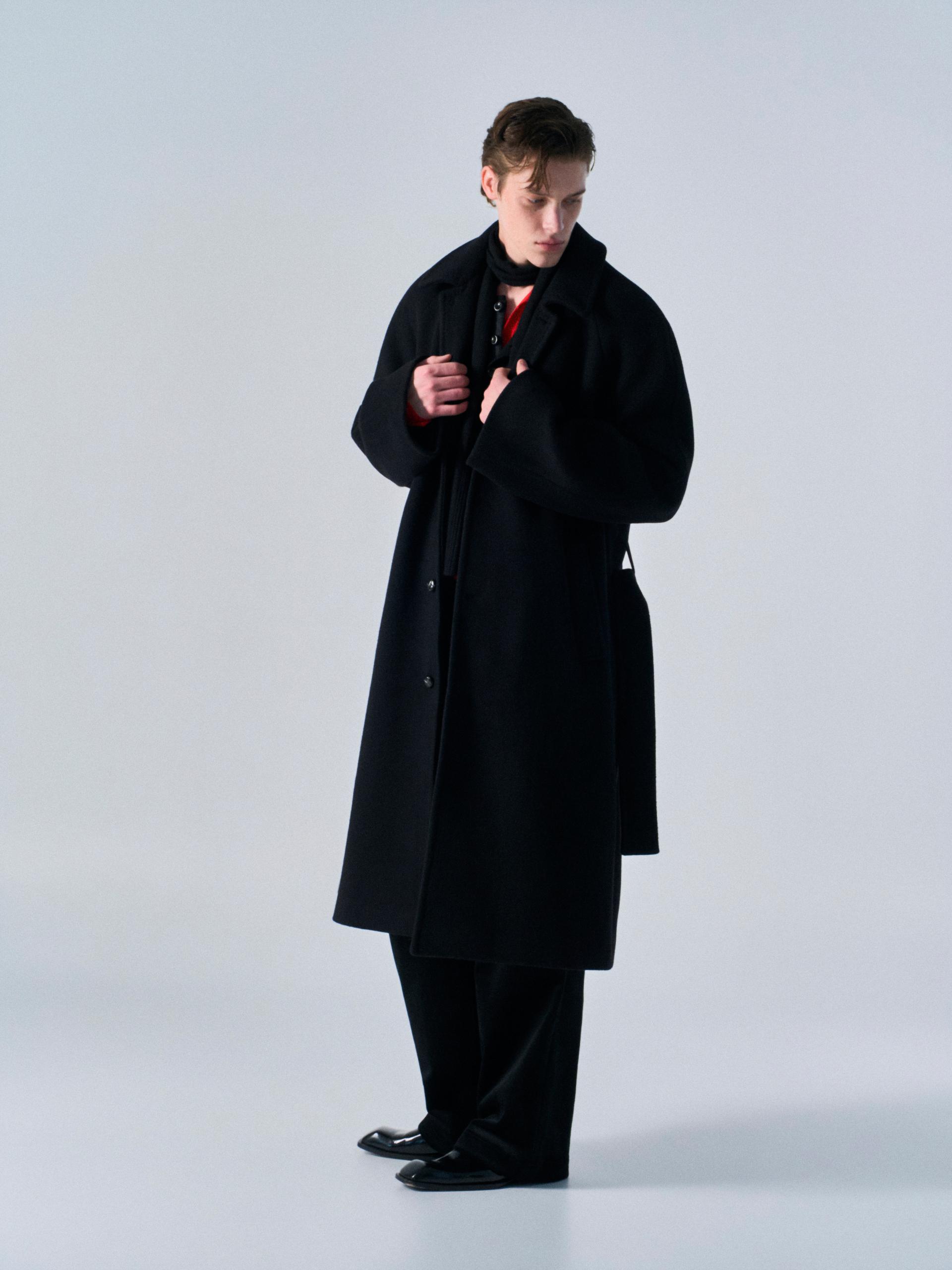 Lawton cashmere arch raglan coat black