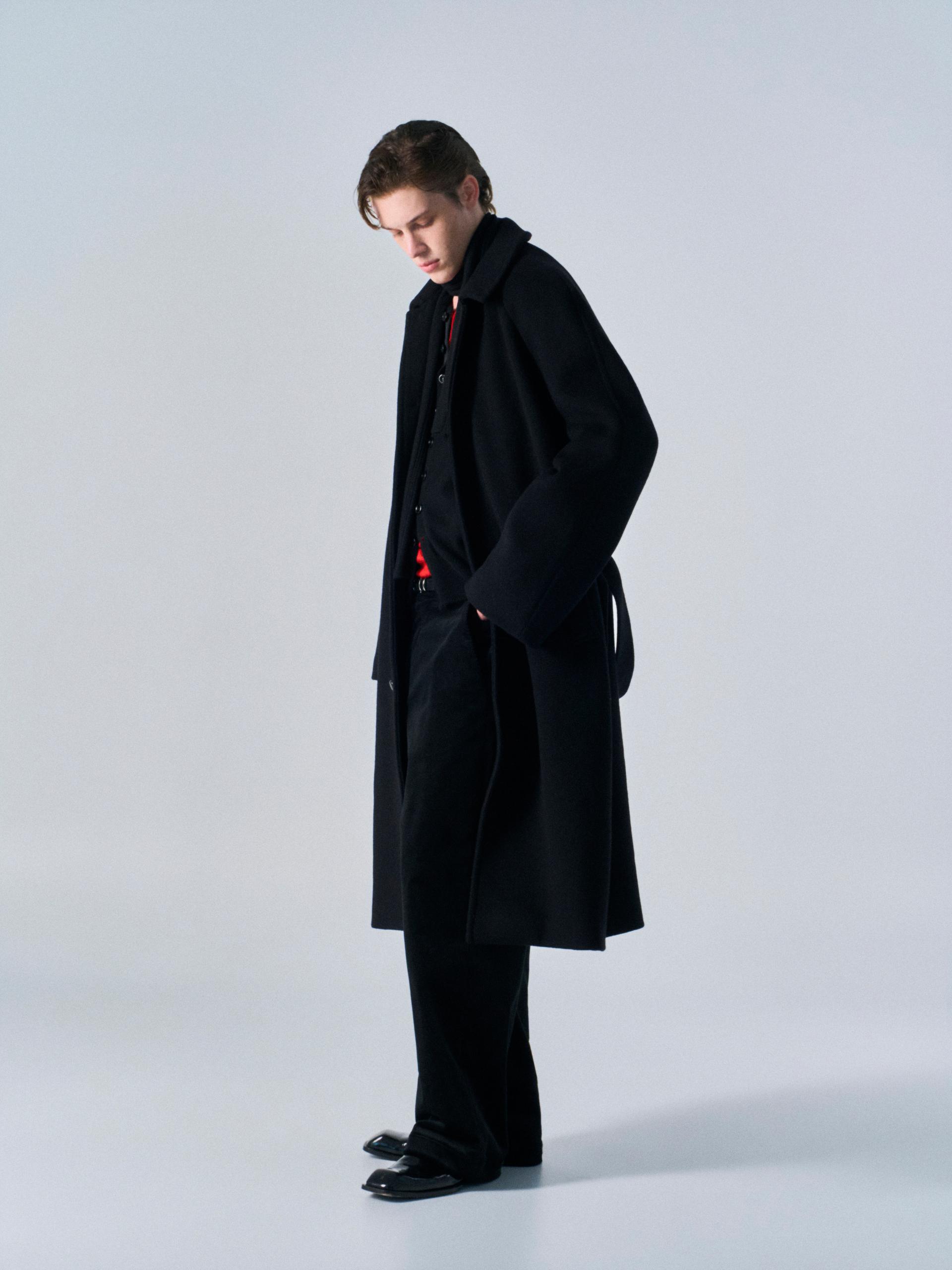 Lawton cashmere arch raglan coat black