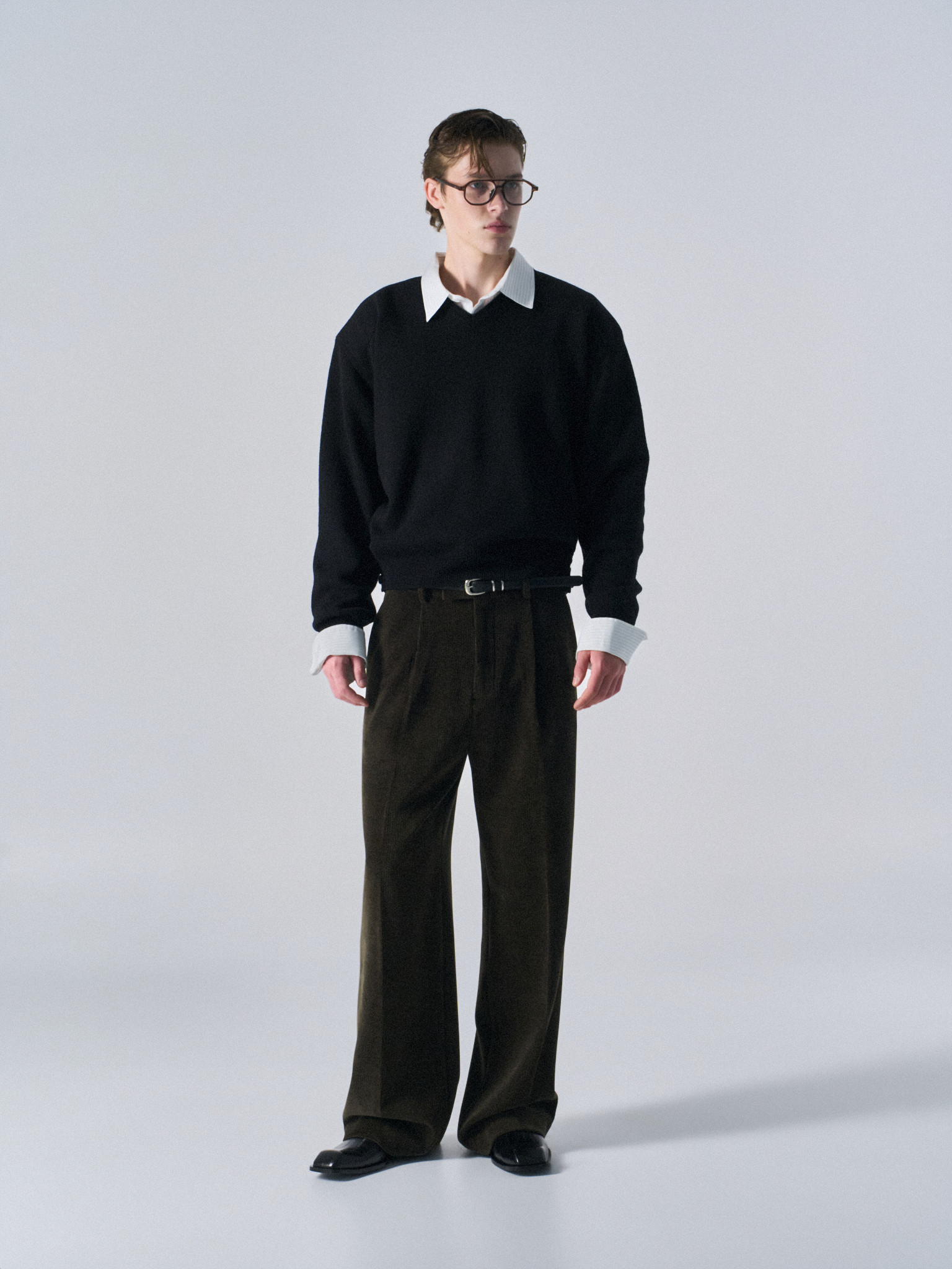 Frost paneled v-neck sweater black