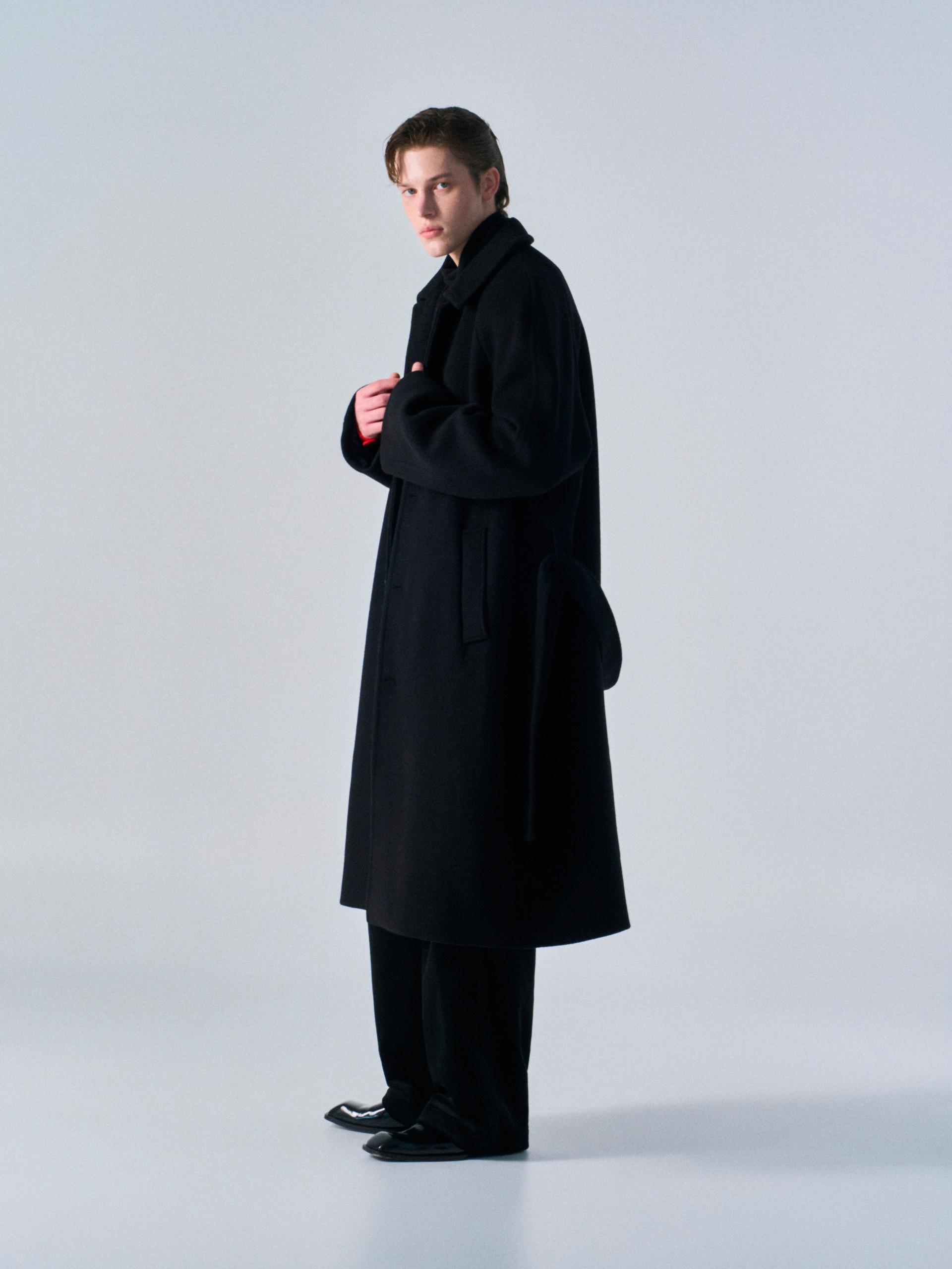 Lawton cashmere arch raglan coat black