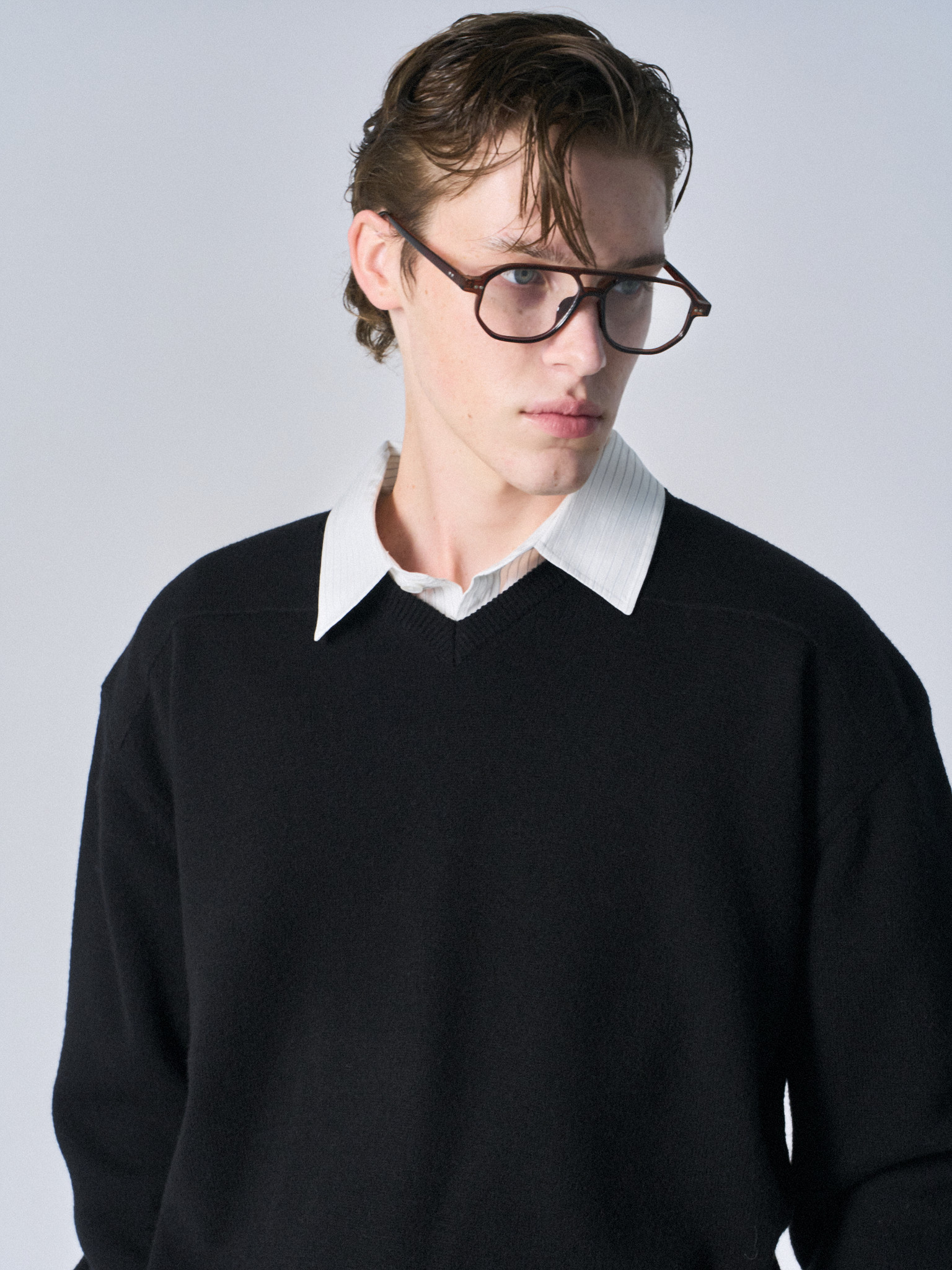 Frost paneled v-neck sweater black