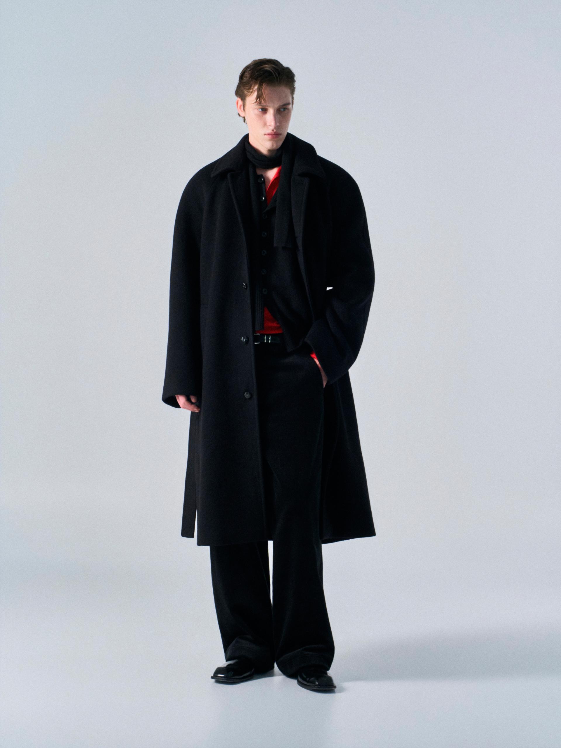 Lawton cashmere arch raglan coat black