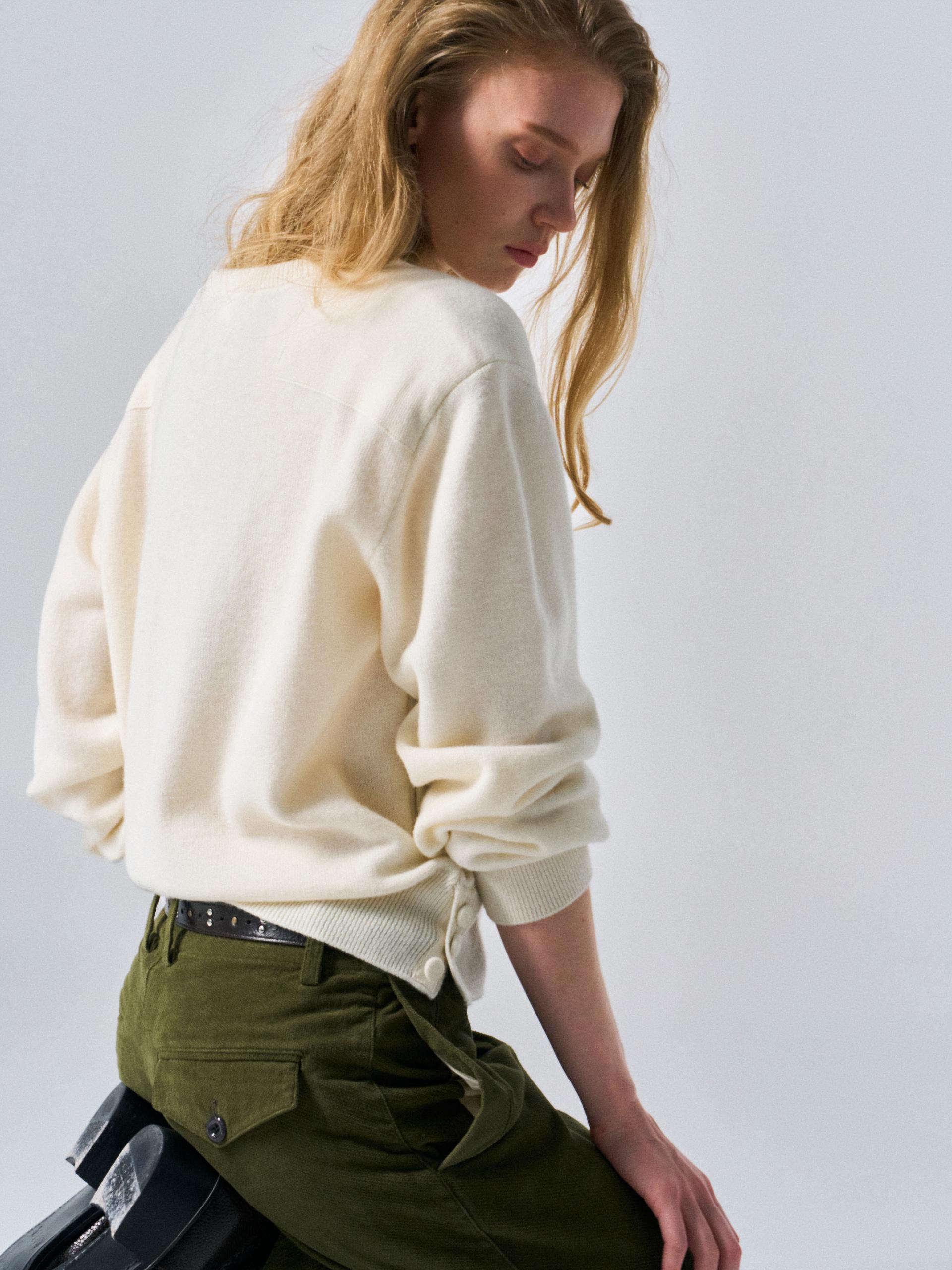 Frost paneled v-neck sweater cream