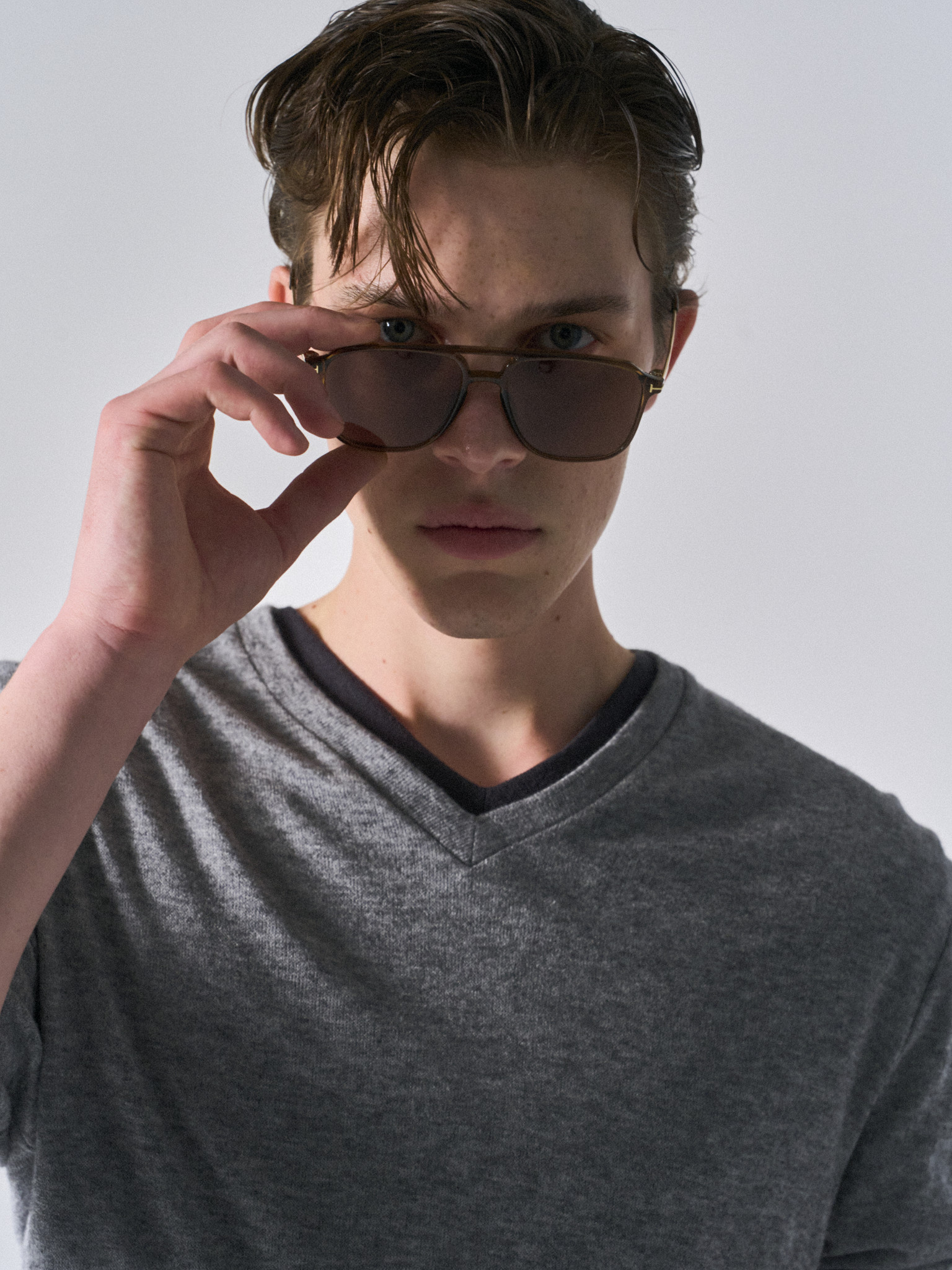 Freddie soft-touch slim v-neck melange grey