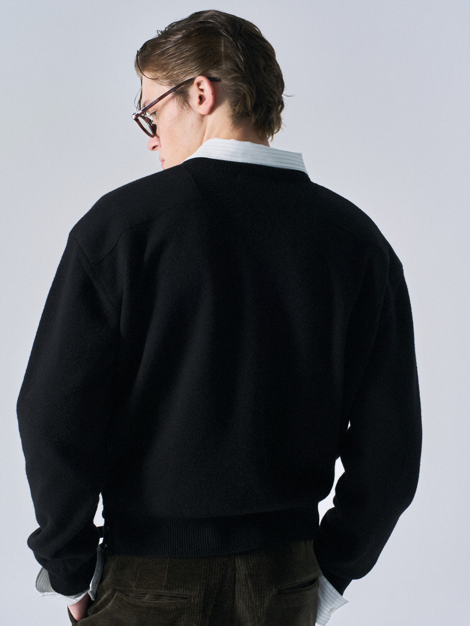 Frost paneled v-neck sweater black