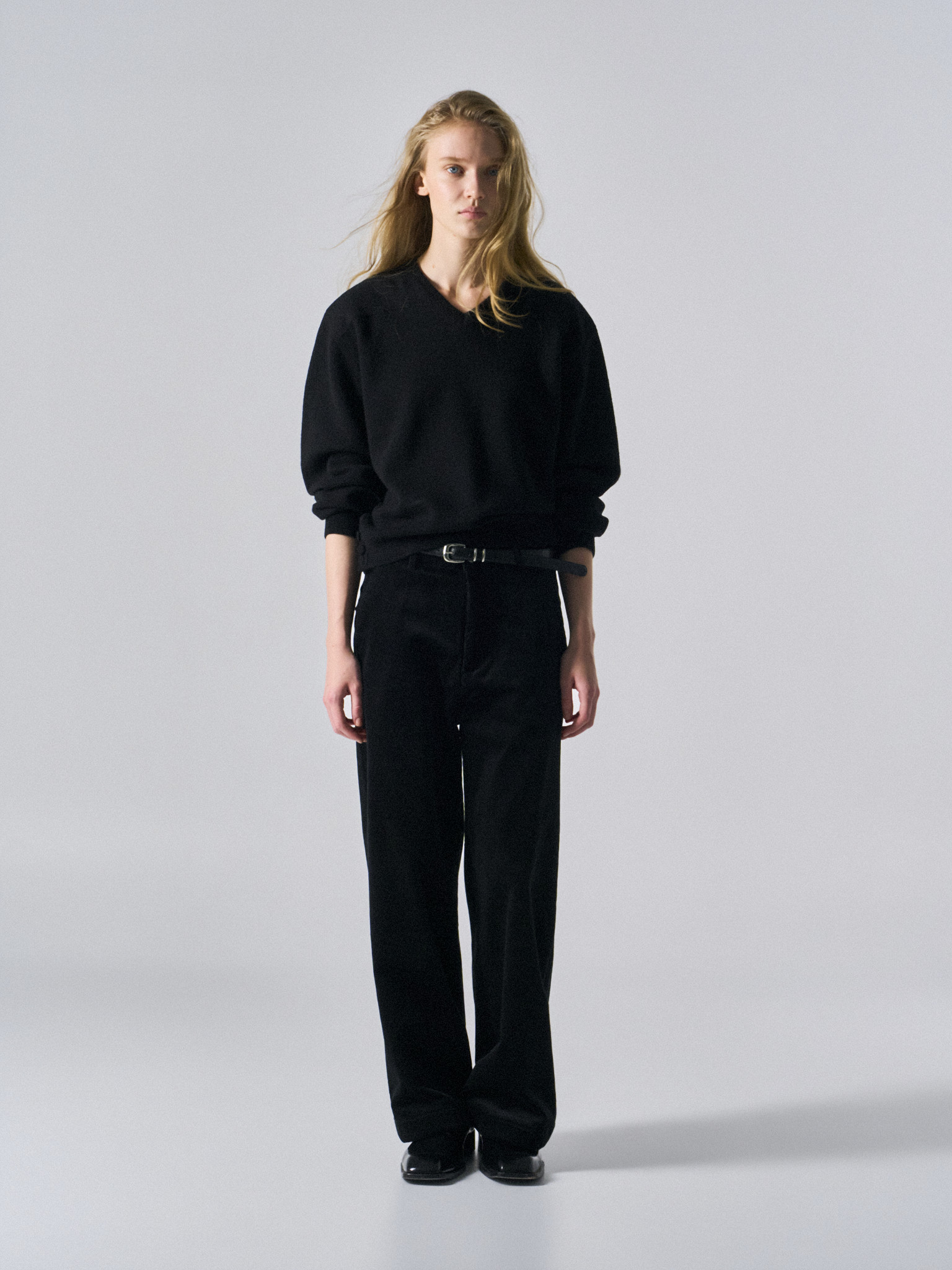 Frost paneled v-neck sweater black